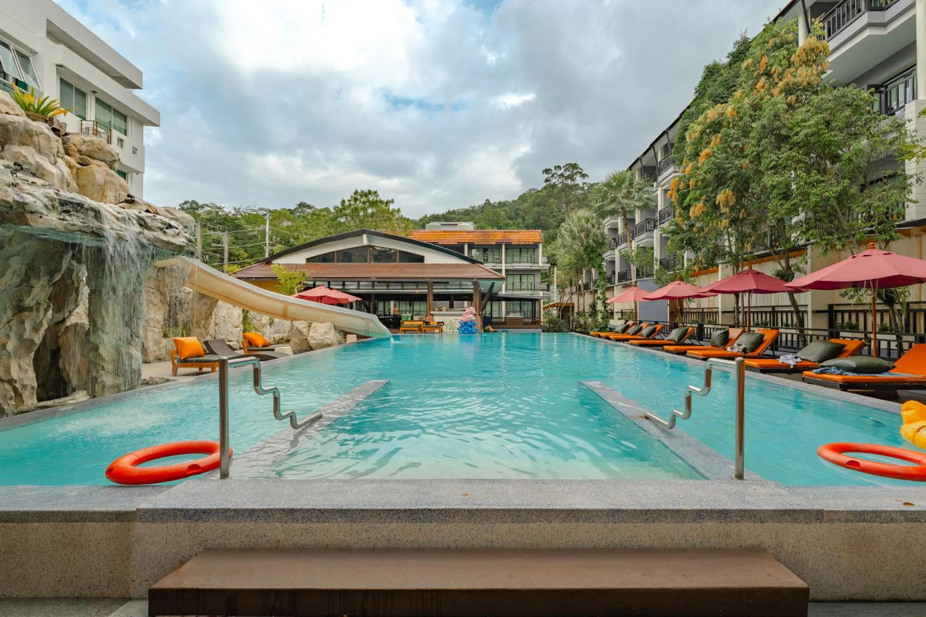 Swimming pool in Phuvaree Resort