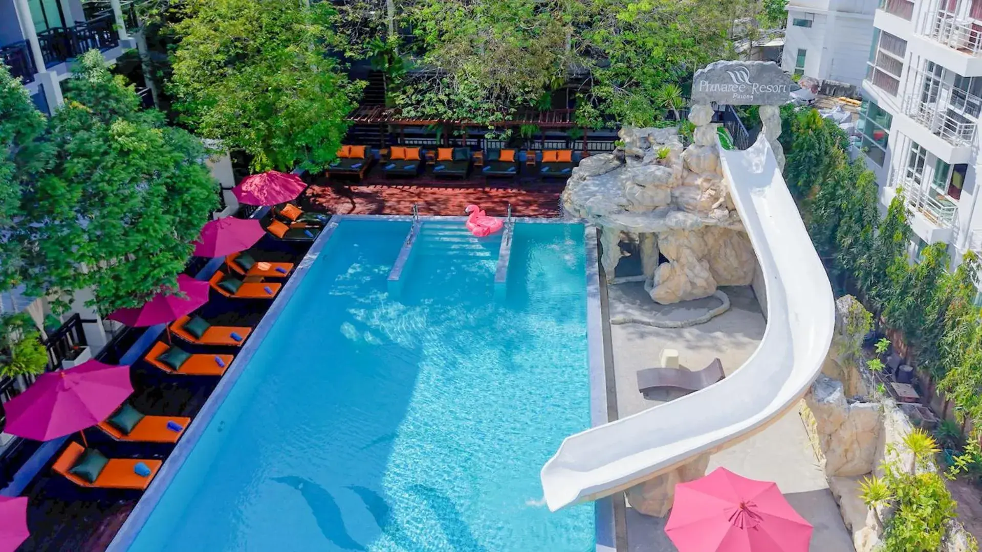 Swimming pool in Phuvaree Resort Swimming pool in Phuvaree Resort