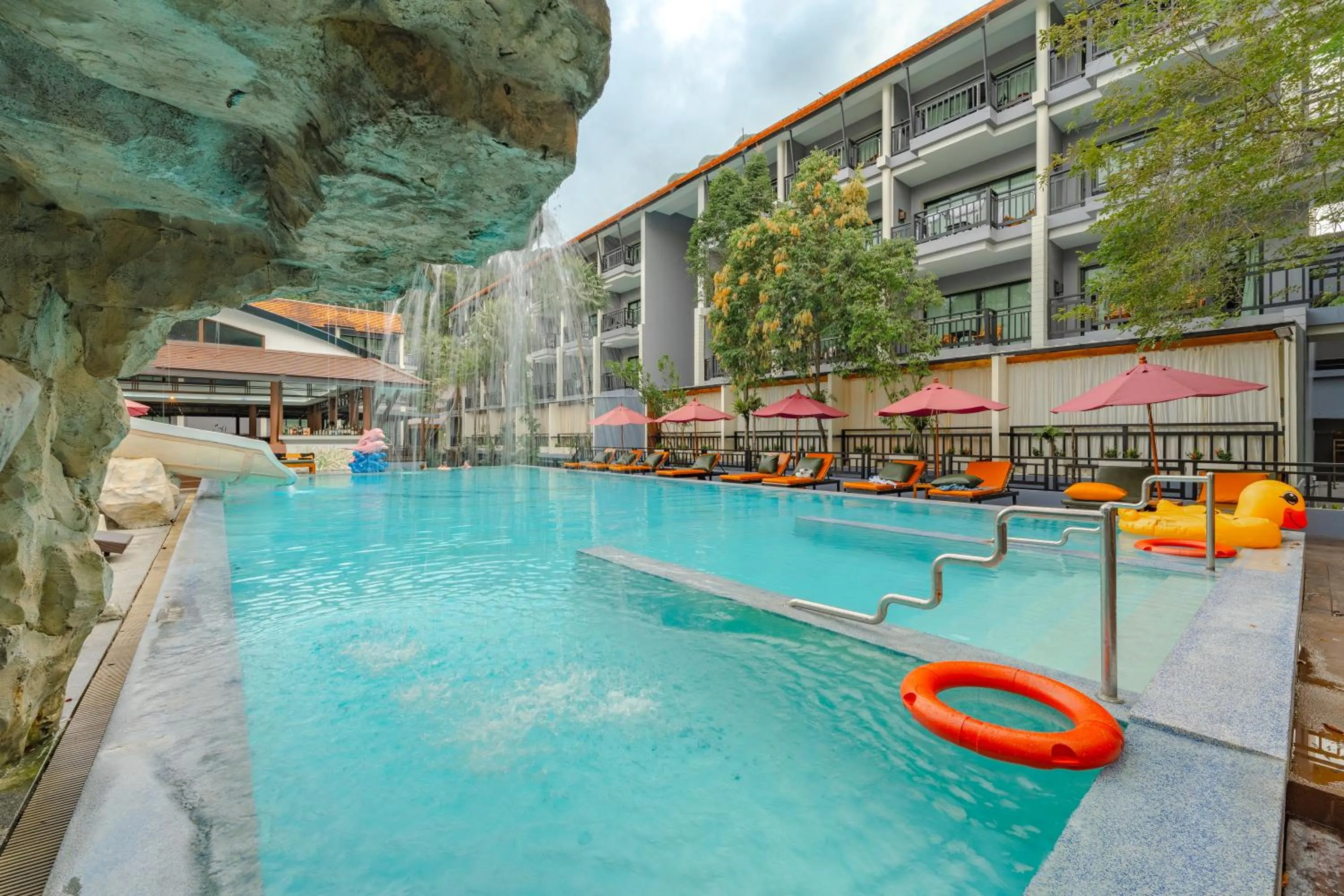 Swimming pool in Phuvaree Resort