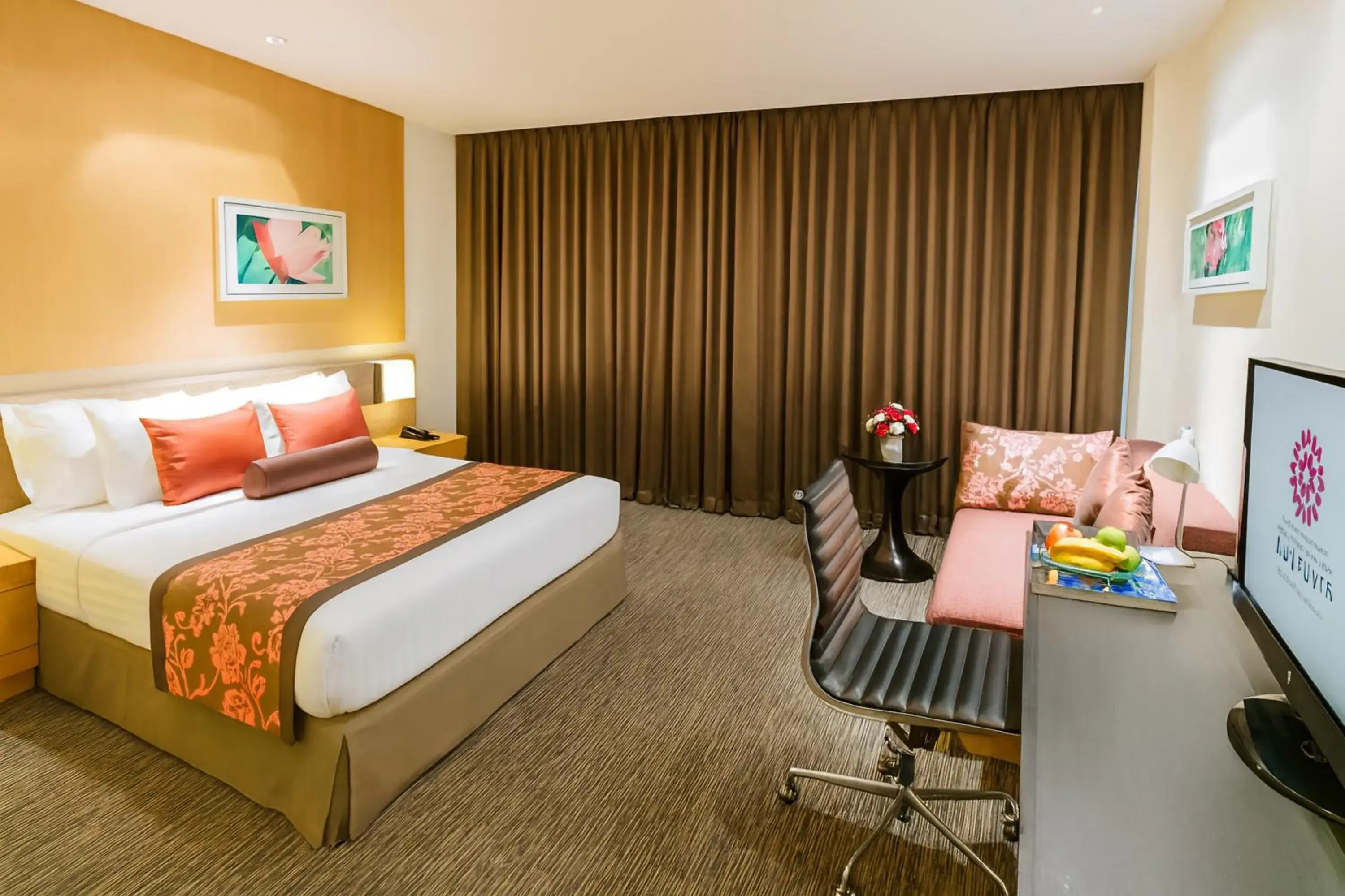 Deluxe Plus King Room with Balcony in Amaranth Suvarnabhumi Hotel - Free Suvarnabhumi Airport Shuttle Deluxe Plus King Room with Balcony in Amaranth Suvarnabhumi Hotel - Free Suvarnabhumi Airport Shuttle