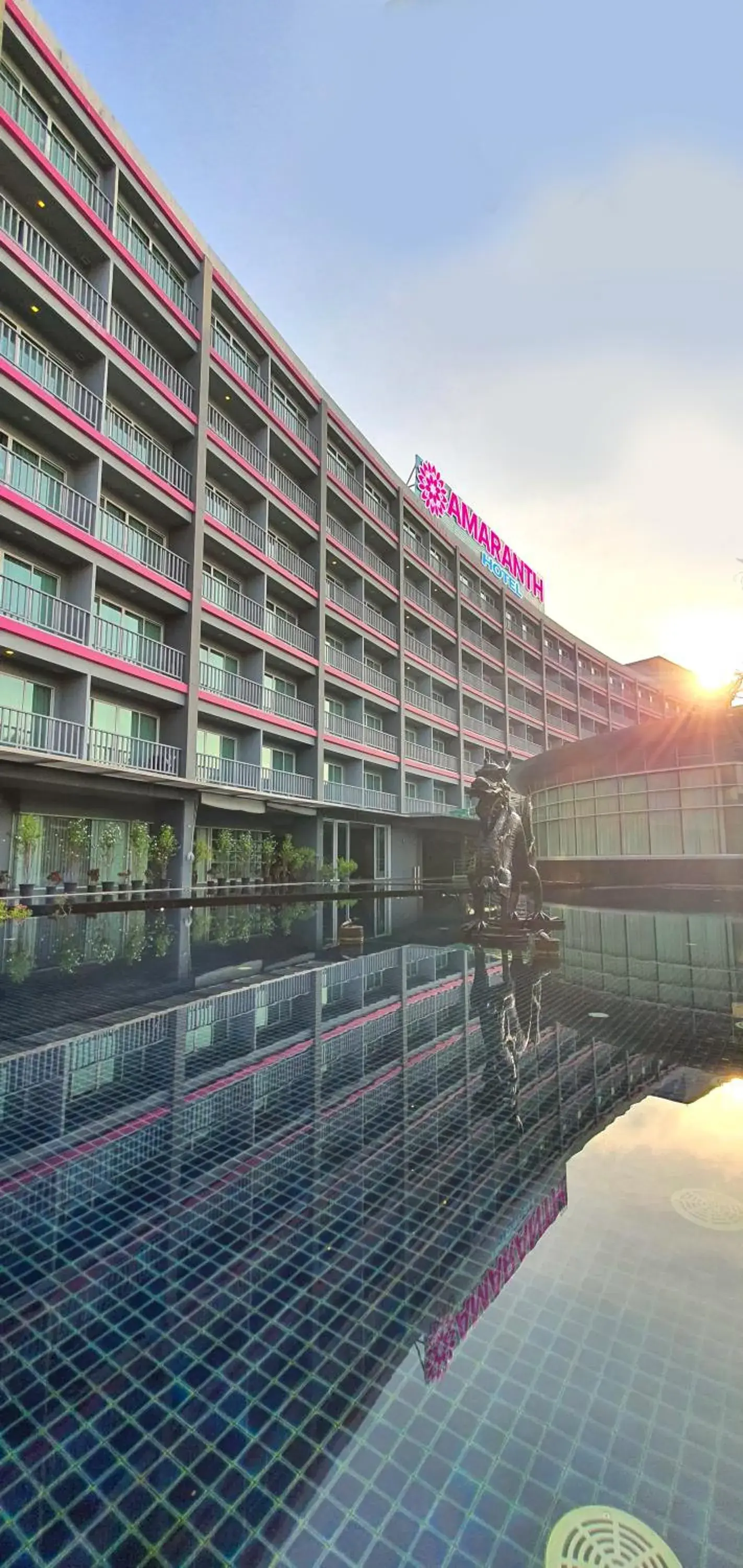 Property building in Amaranth Suvarnabhumi Hotel - Free Suvarnabhumi Airport Shuttle Property building in Amaranth Suvarnabhumi Hotel - Free Suvarnabhumi Airport Shuttle