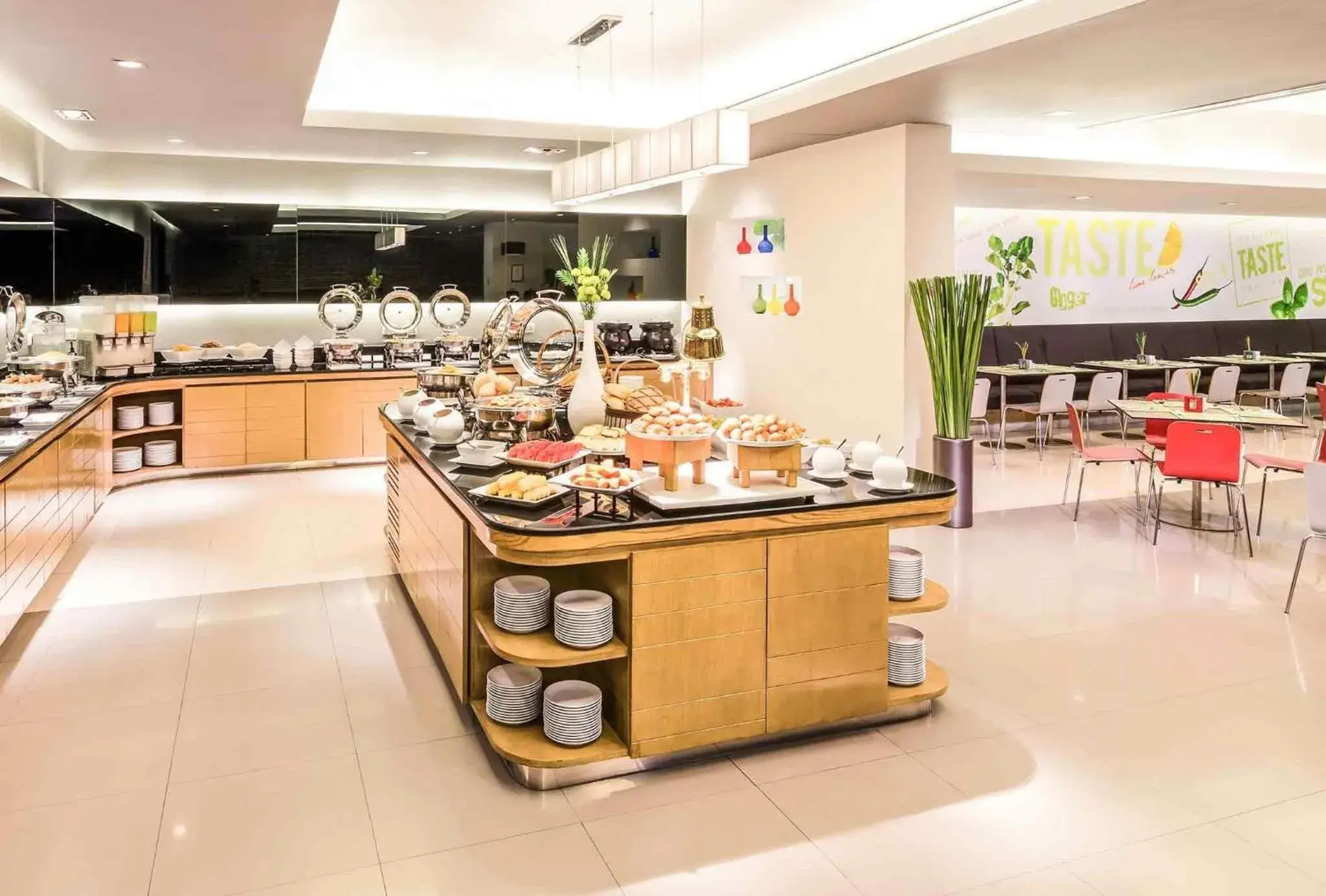 Restaurant/places to eat in Ibis Bangkok Sukhumvit 4 Restaurant/places to eat in Ibis Bangkok Sukhumvit 4