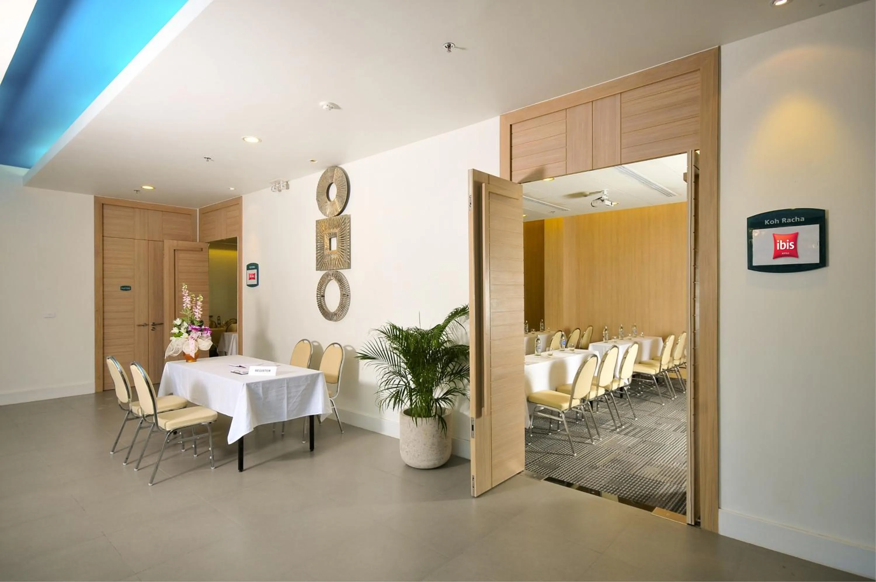 Business facilities in Ibis Phuket Kata