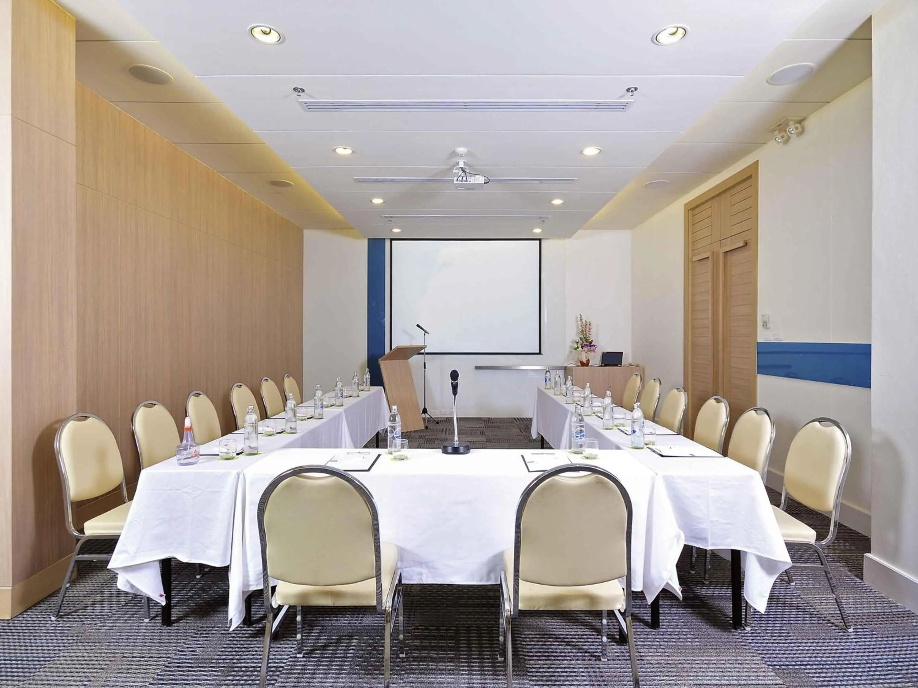 Meeting/conference room in Ibis Phuket Kata