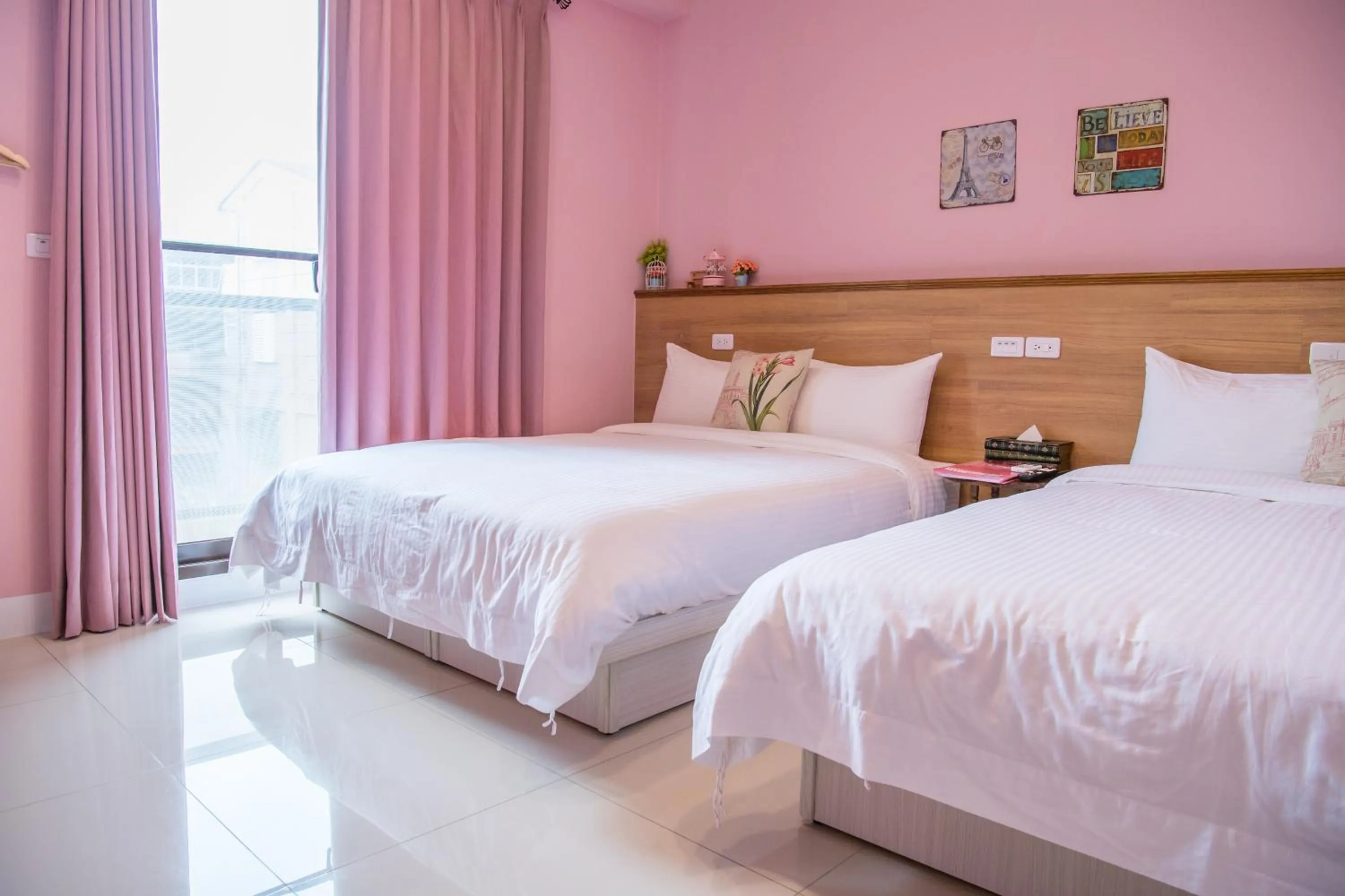 Photo of the whole room, Bed in Mysig