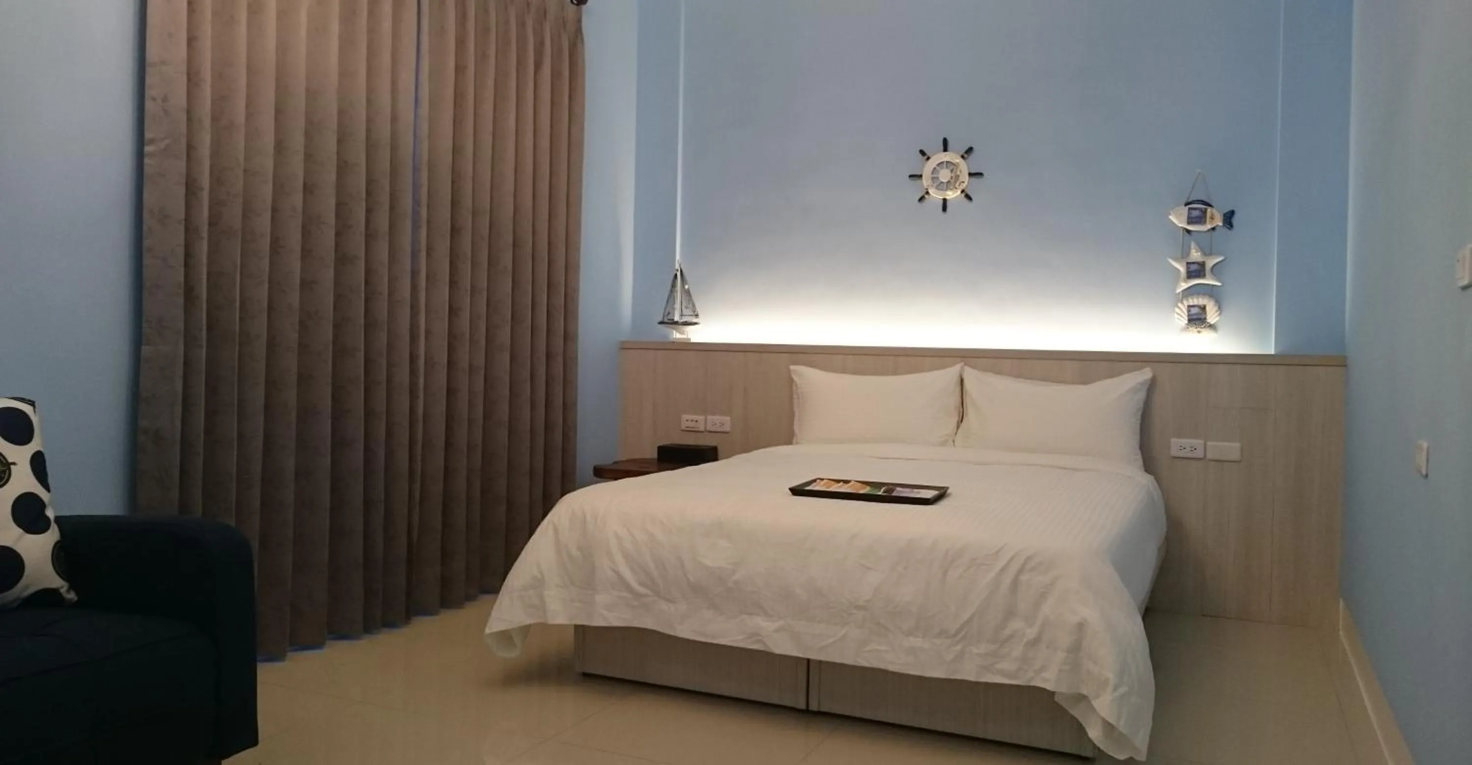 Photo of the whole room, Bed in Mysig