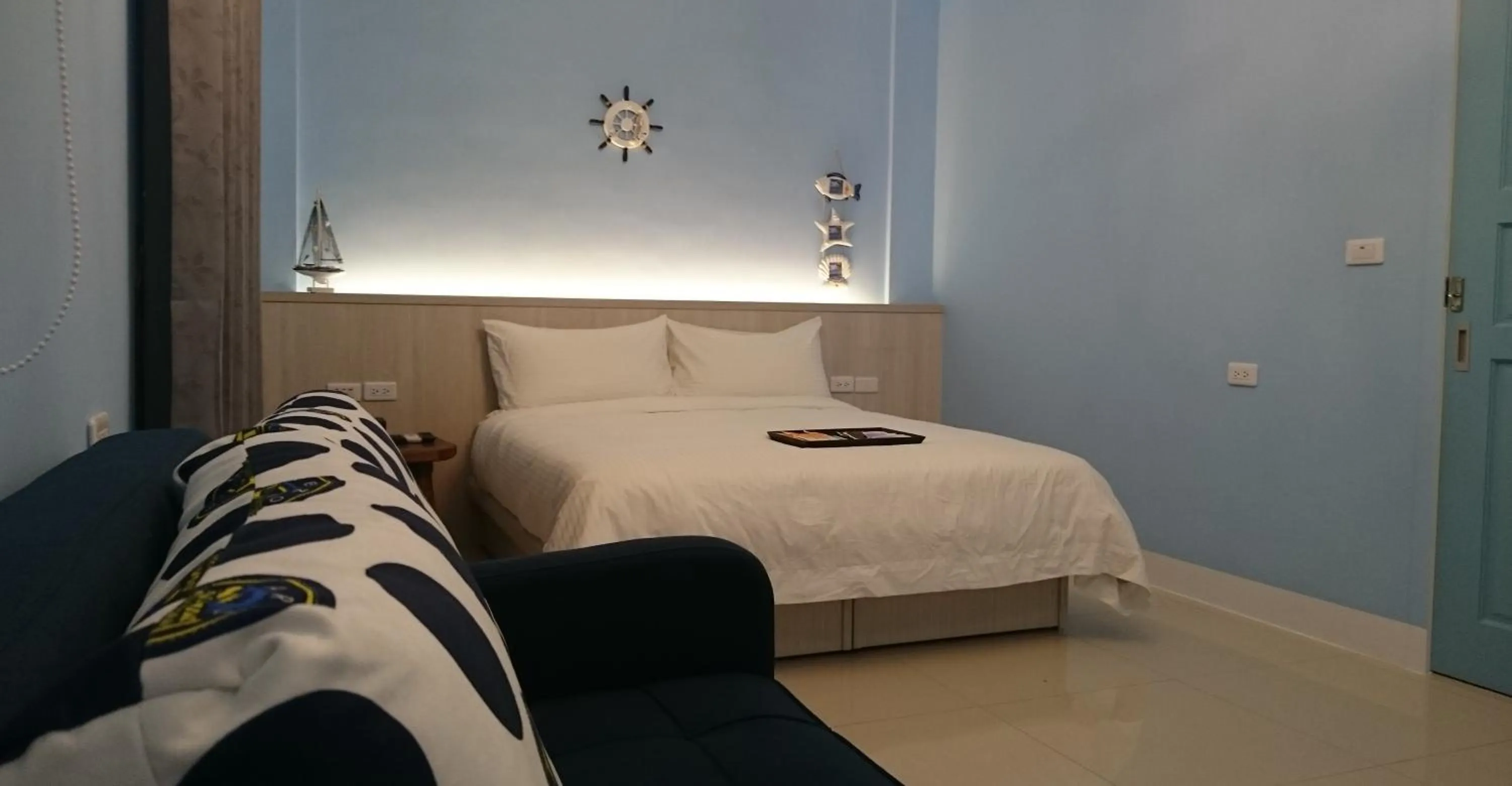 Photo of the whole room, Bed in Mysig