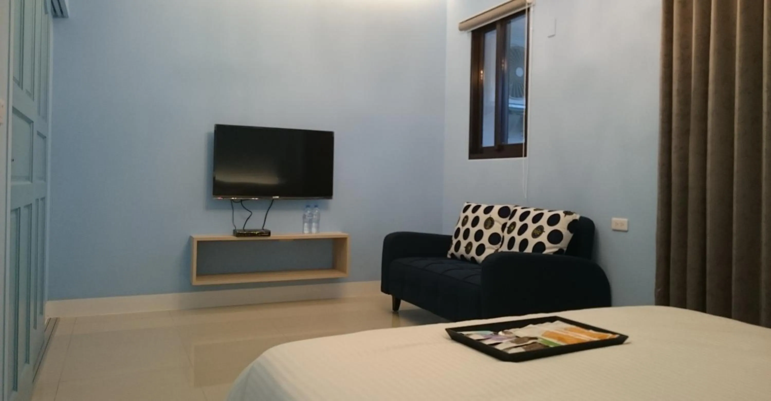 Photo of the whole room, Bed in Mysig