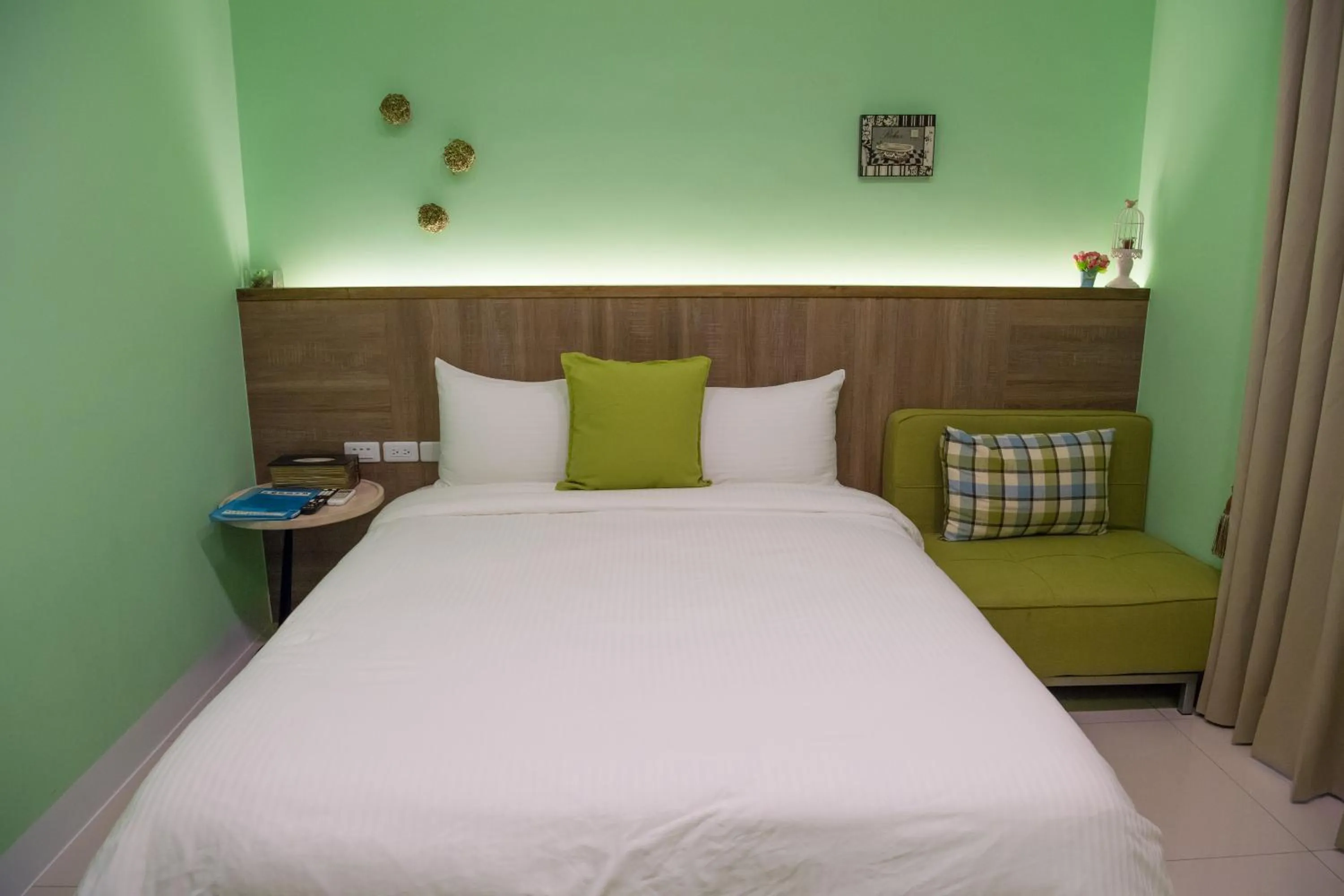 Photo of the whole room, Bed in Mysig