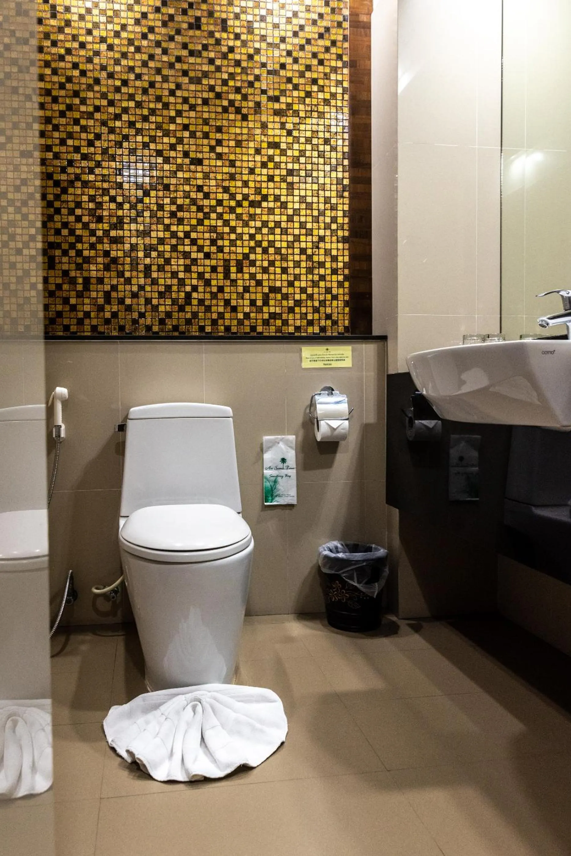 Toilet in Am Samui Palace