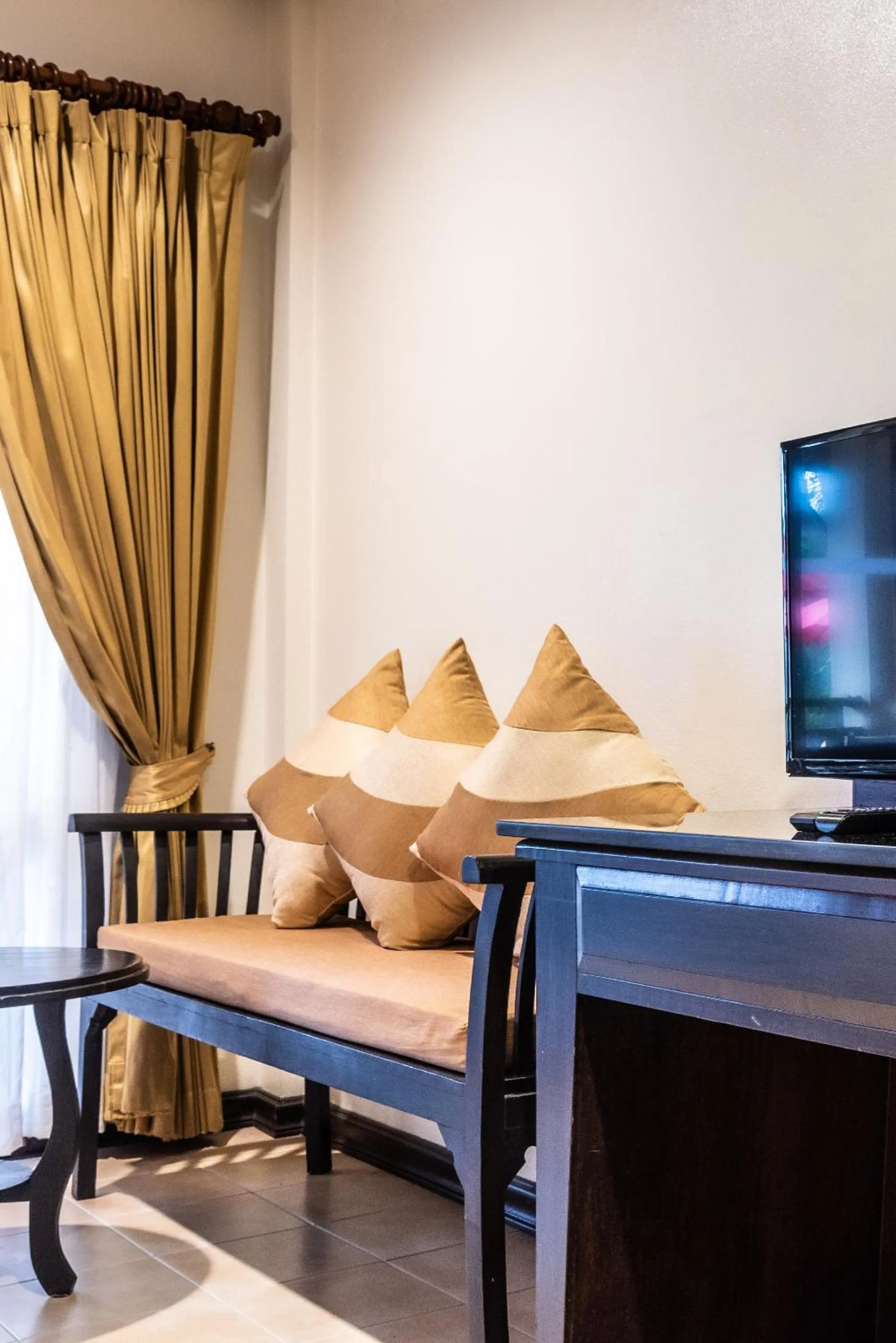 Photo of the whole room, Bed in Am Samui Palace