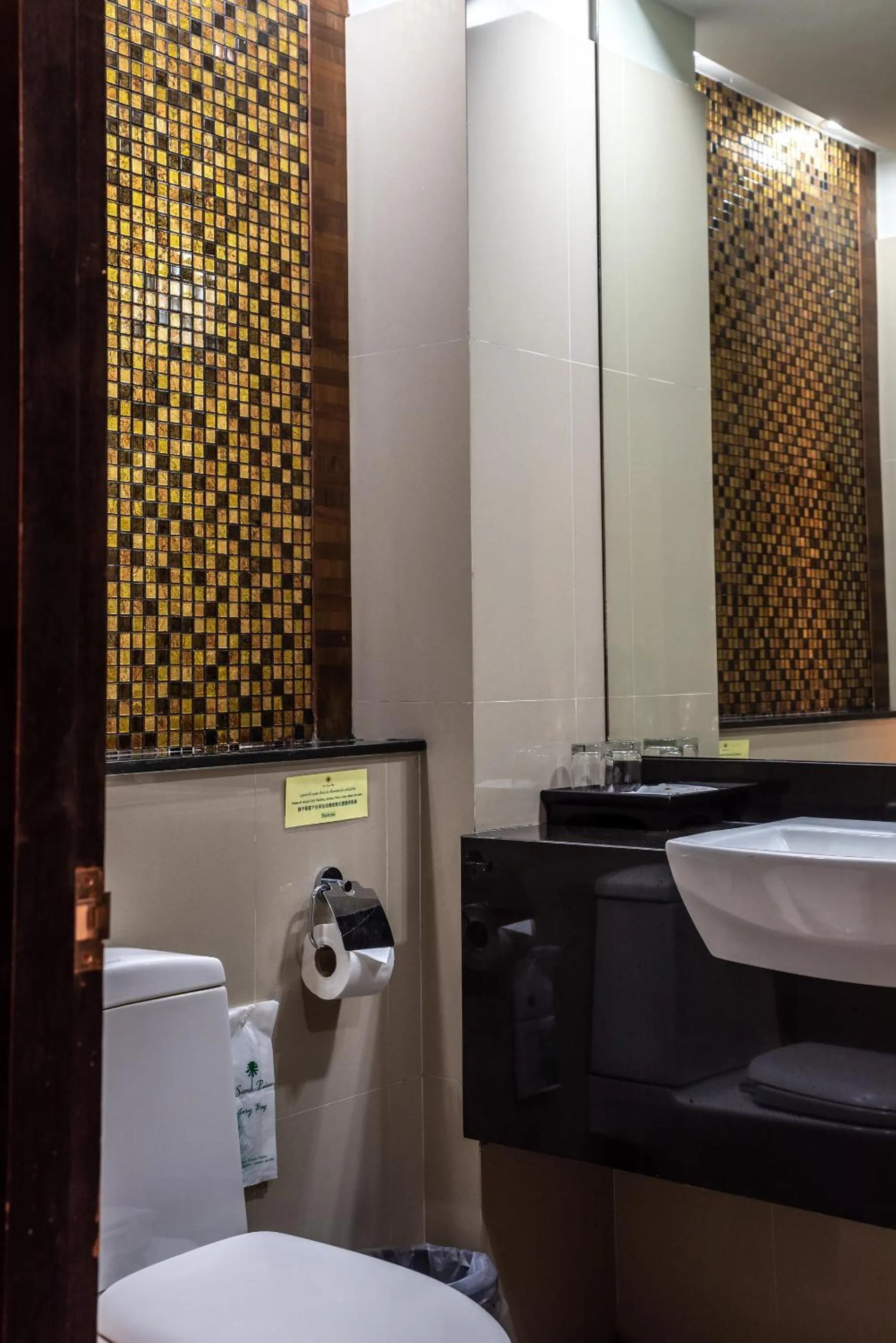 Toilet in Am Samui Palace