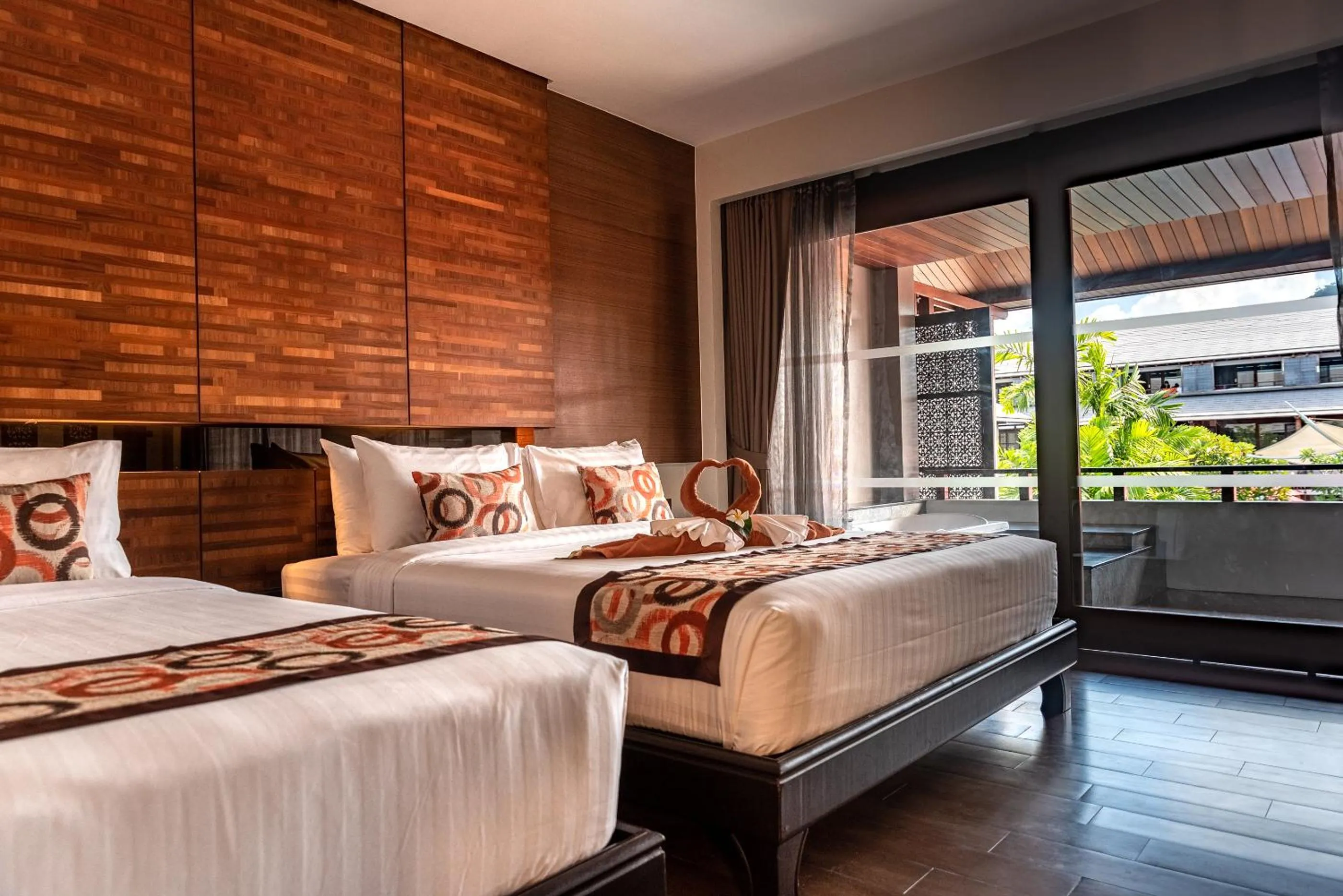 Photo of the whole room, Bed in Am Samui Palace