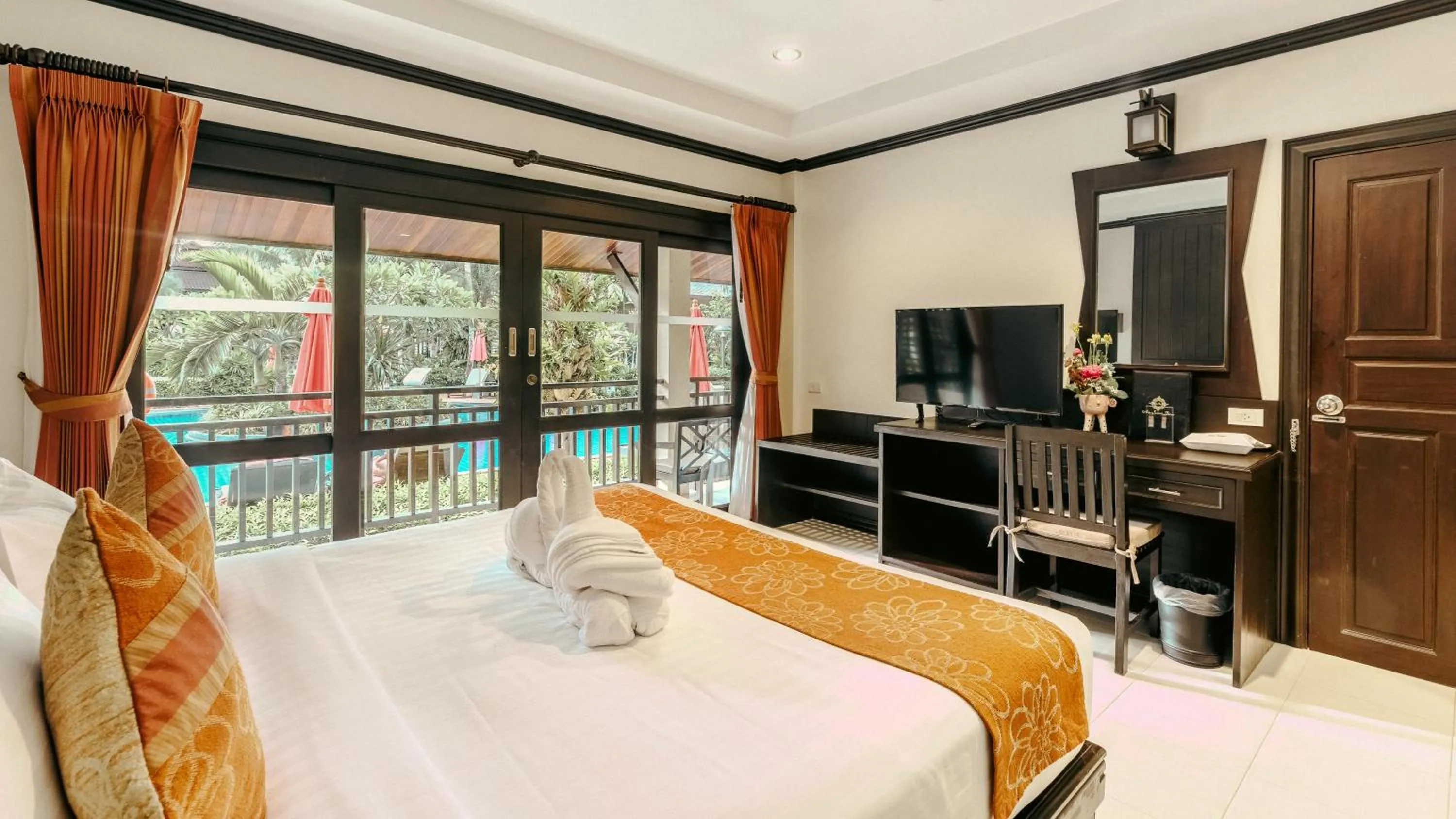 Bed in Am Samui Palace