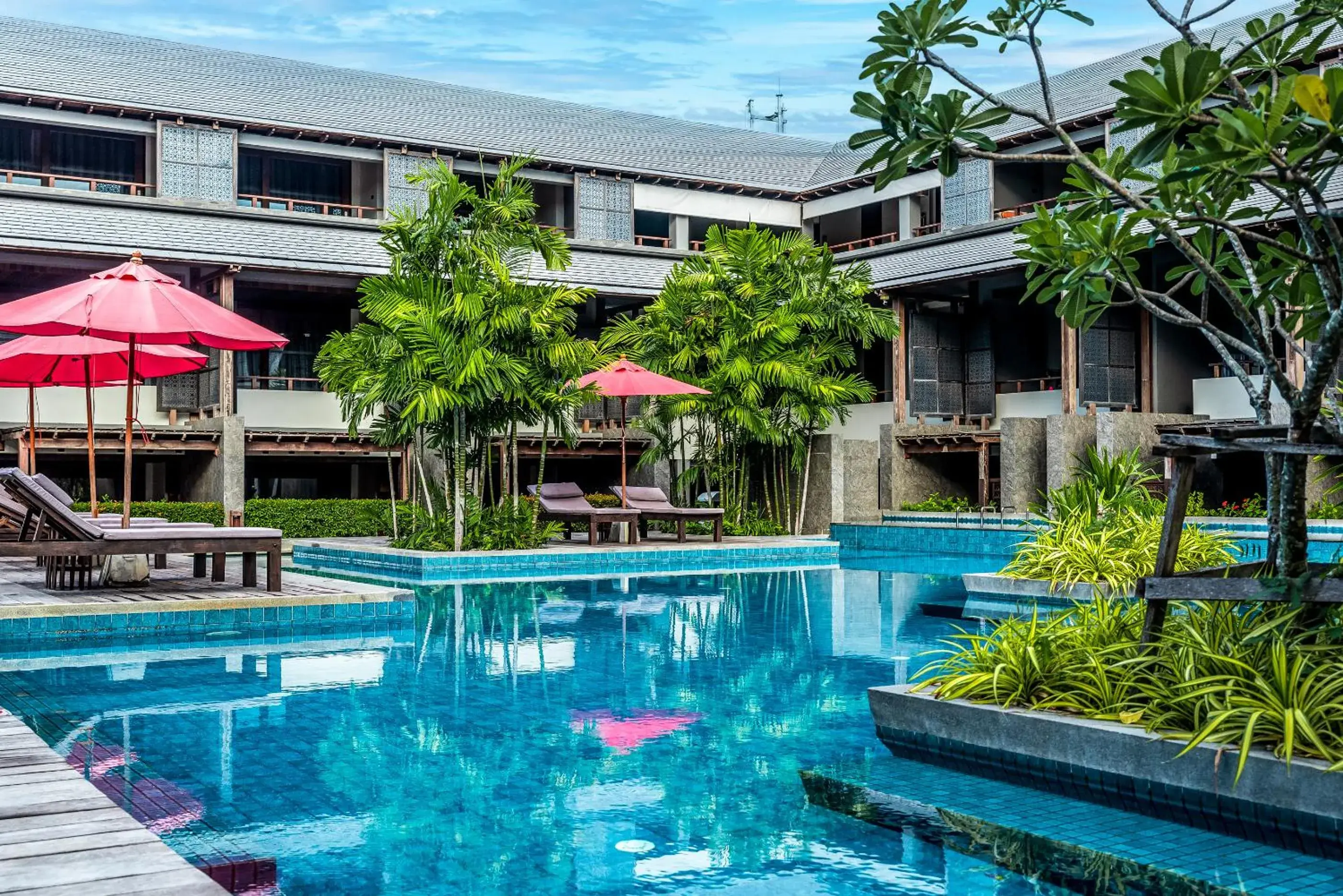Swimming pool in Am Samui Palace Swimming pool in Am Samui Palace