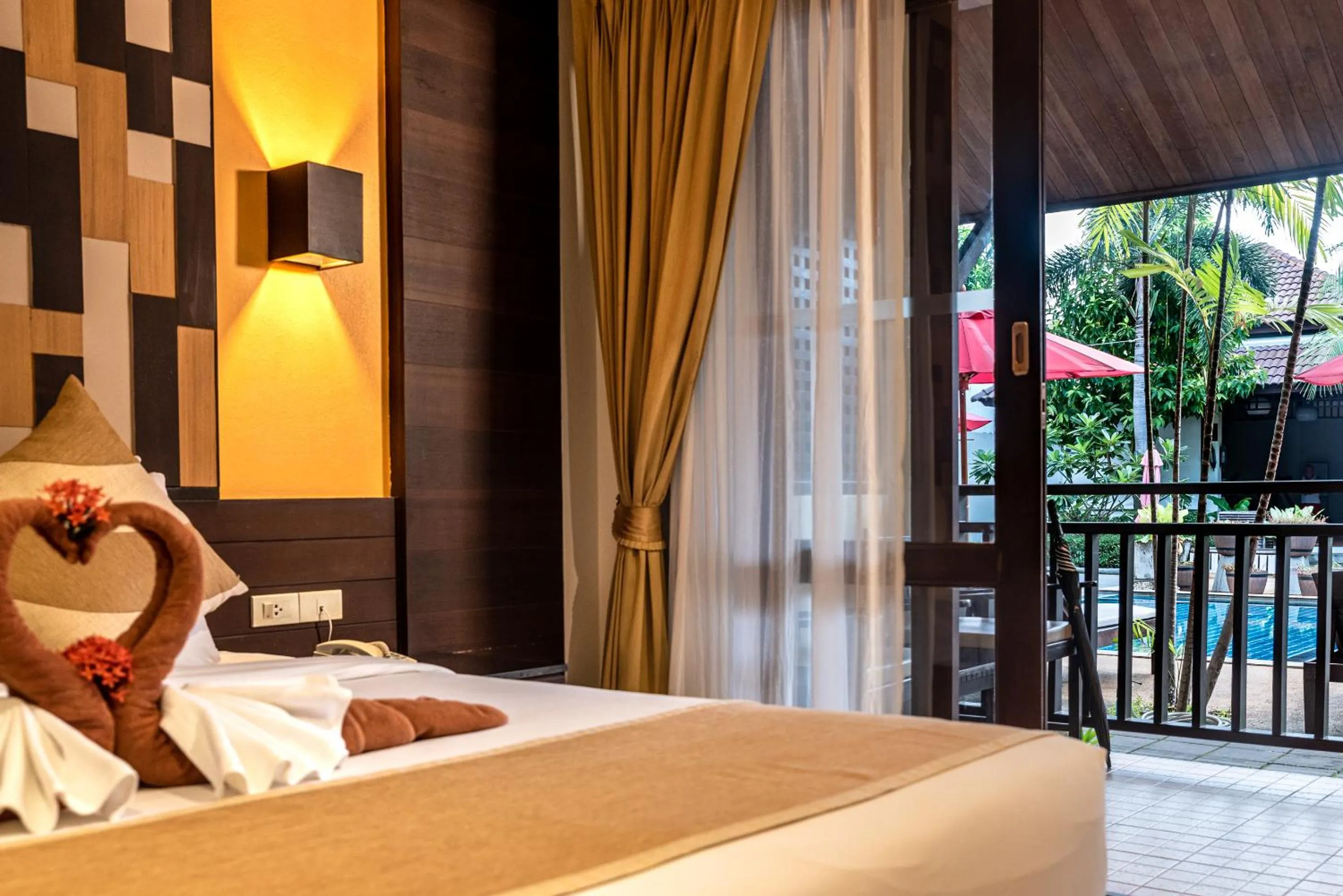 Photo of the whole room, Bed in Am Samui Palace