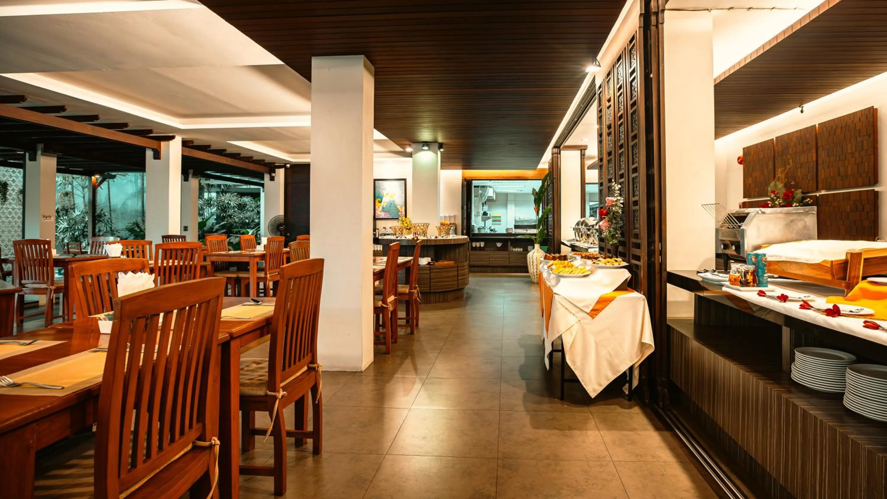 Restaurant/places to eat in Am Samui Palace