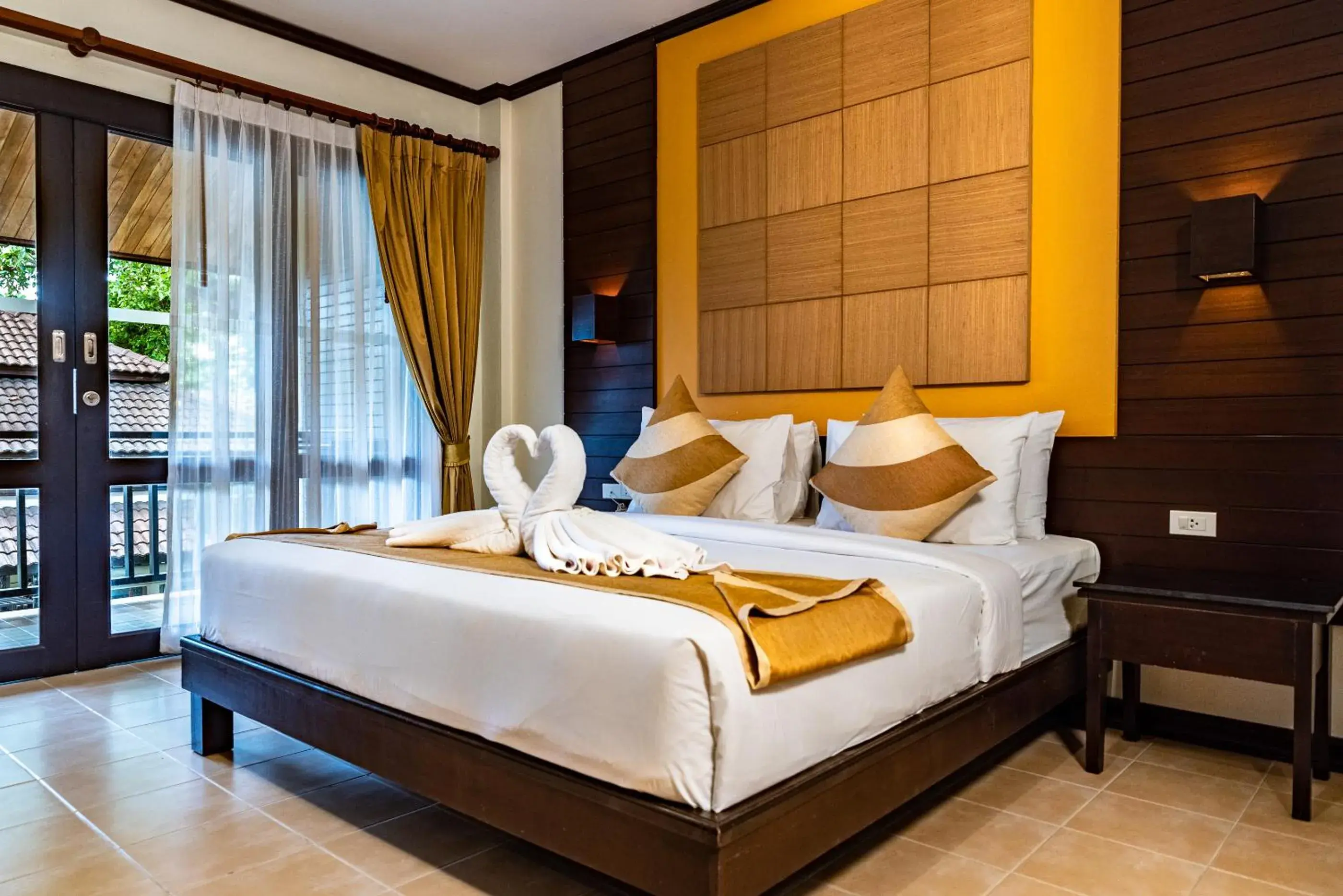 Bed in Am Samui Palace Bed in Am Samui Palace