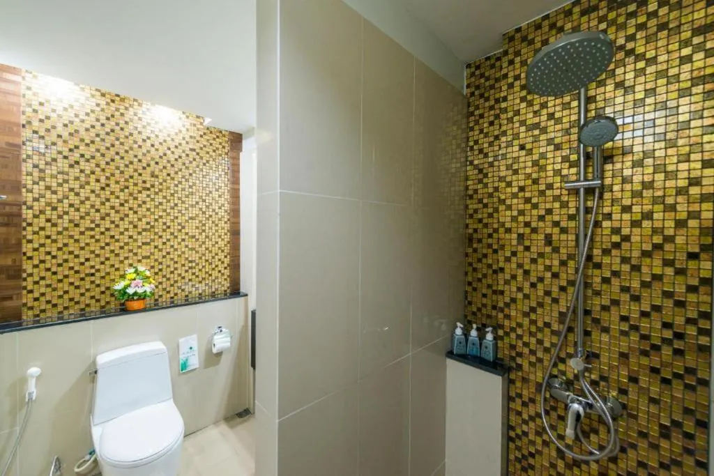 Shower in Am Samui Palace