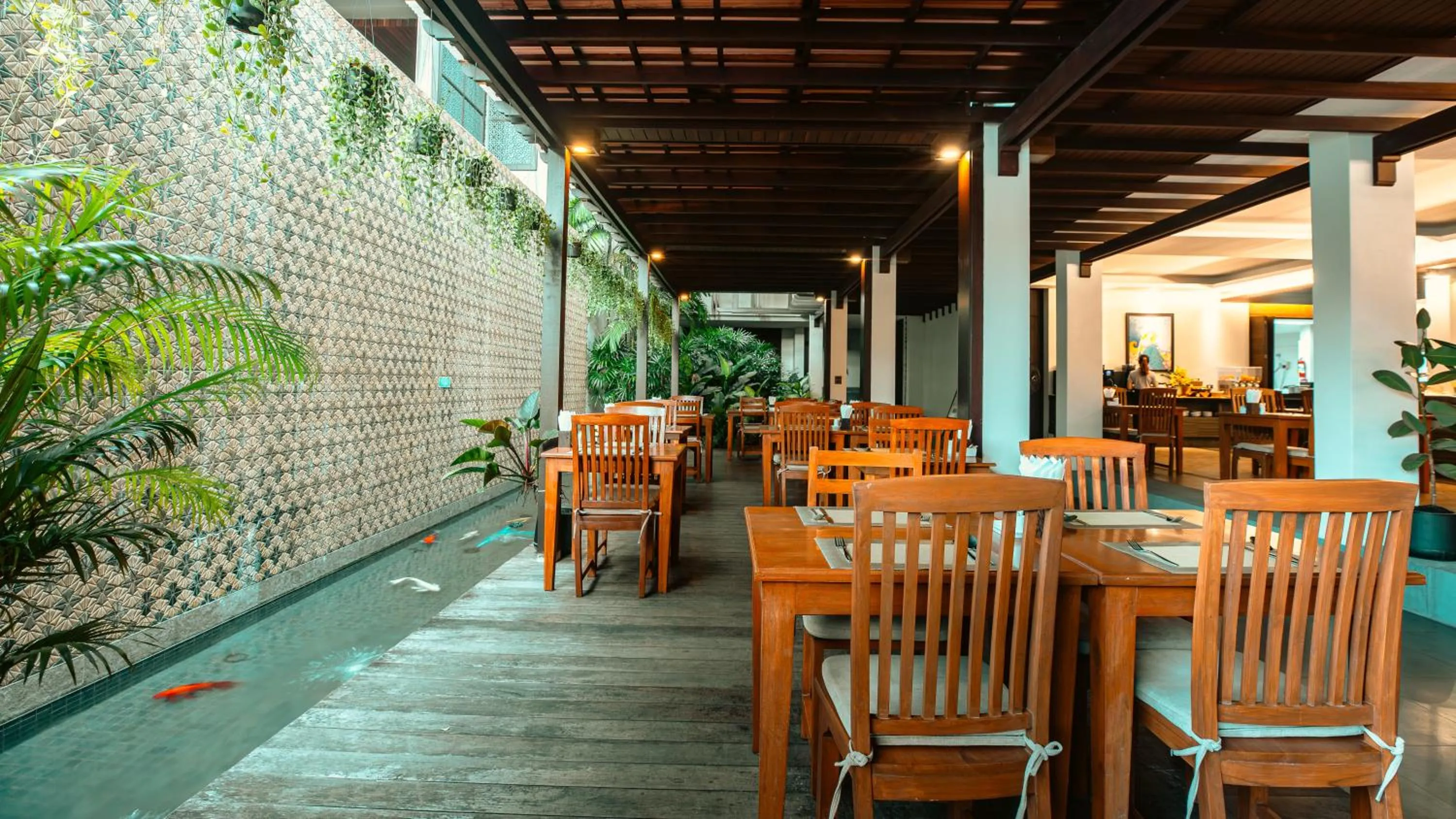 Restaurant/places to eat in Am Samui Palace