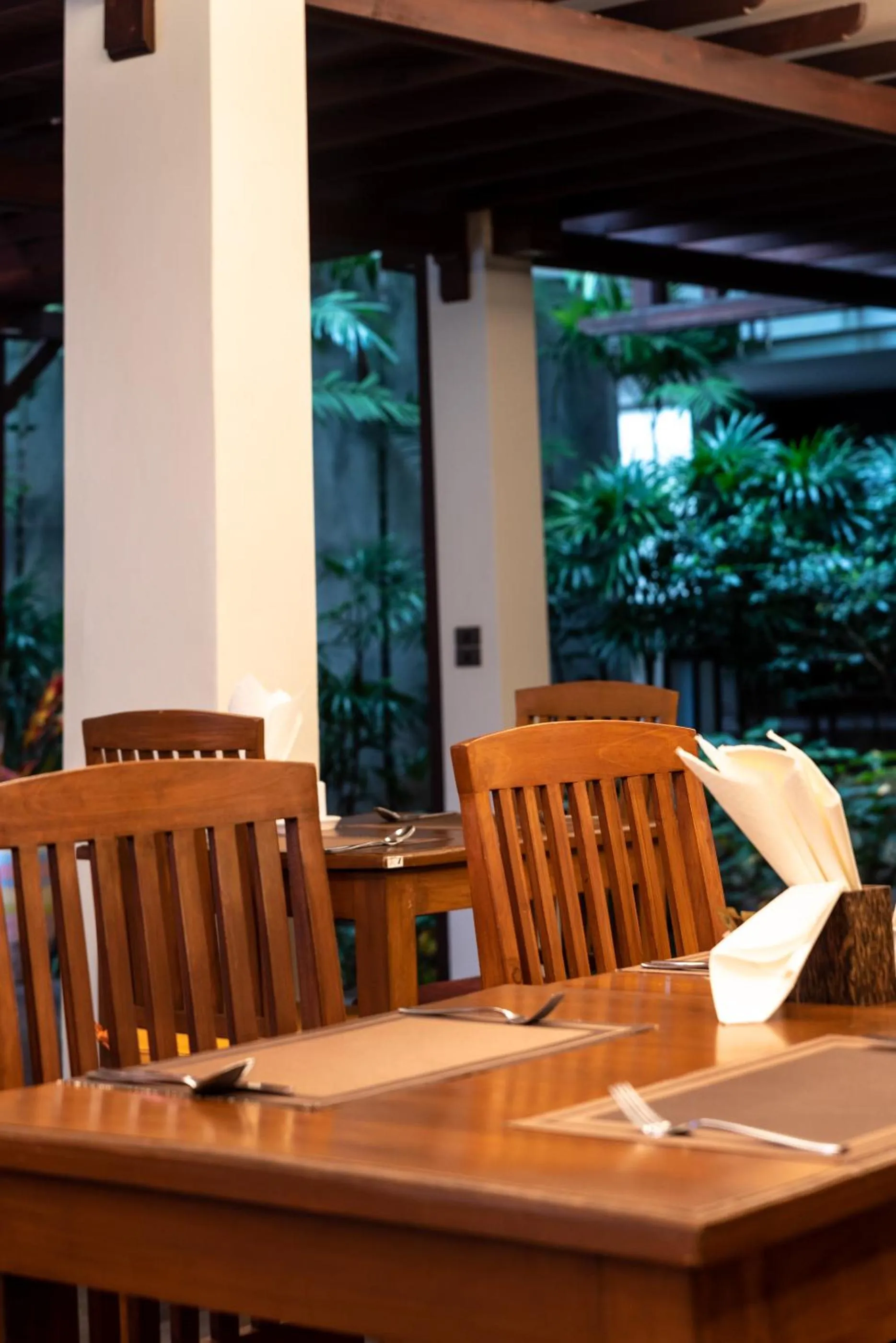 Restaurant/places to eat in Am Samui Palace