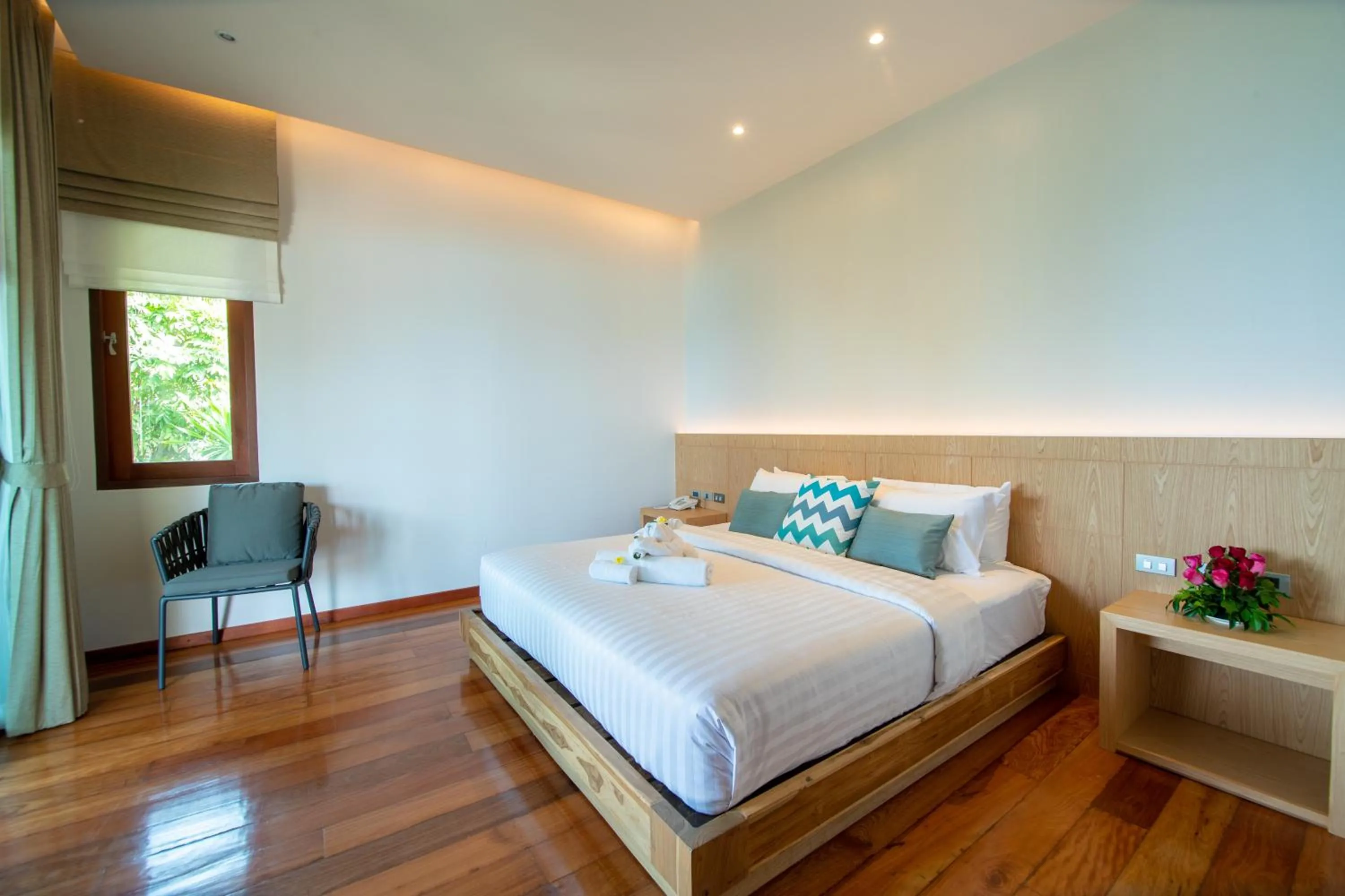 Bedroom, Bed in Coral Cliff Beach Resort Samui - SHA Plus