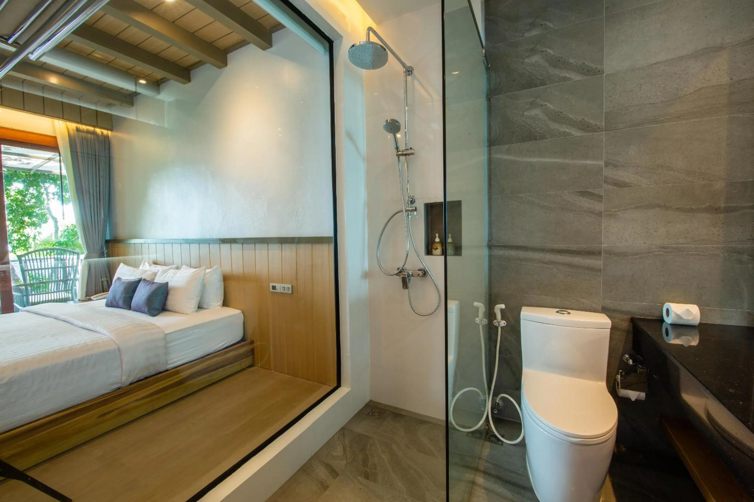 Bathroom, Bed in Coral Cliff Beach Resort Samui - SHA Plus