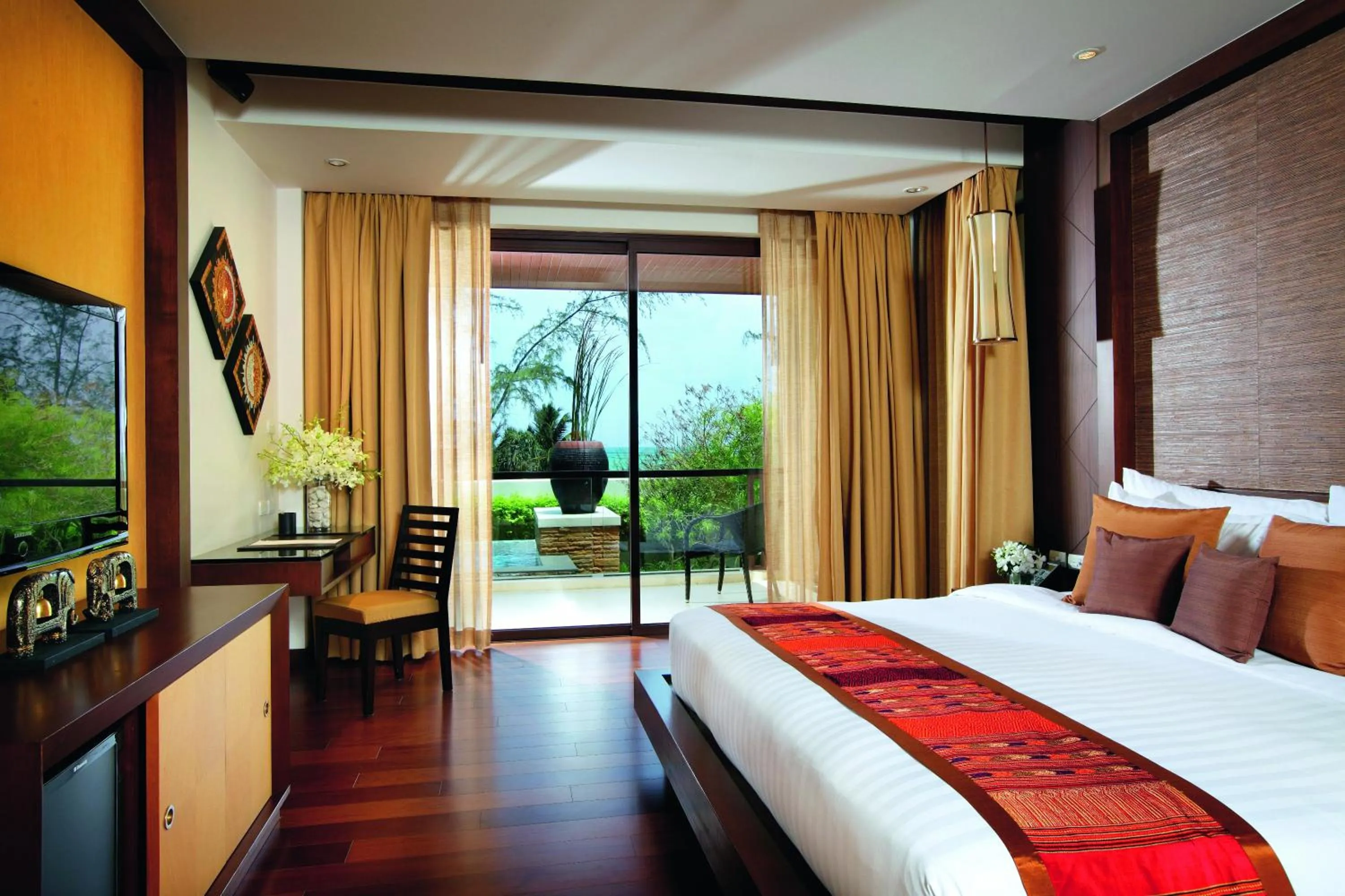 Bedroom, Bed in Mövenpick Resort Bangtao Beach Phuket