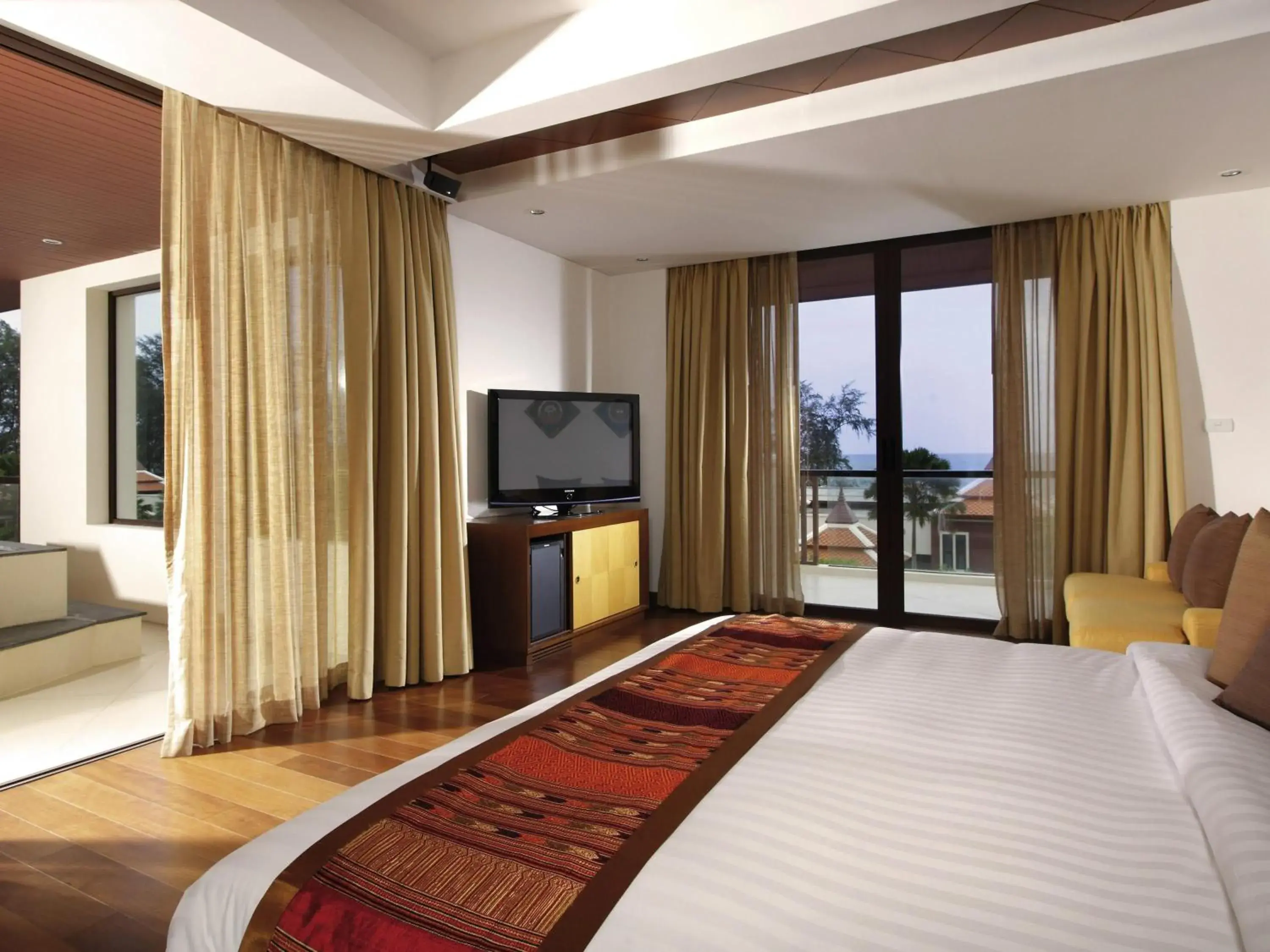 Bedroom, Bed in Mövenpick Resort Bangtao Beach Phuket Bedroom, Bed in Mövenpick Resort Bangtao Beach Phuket