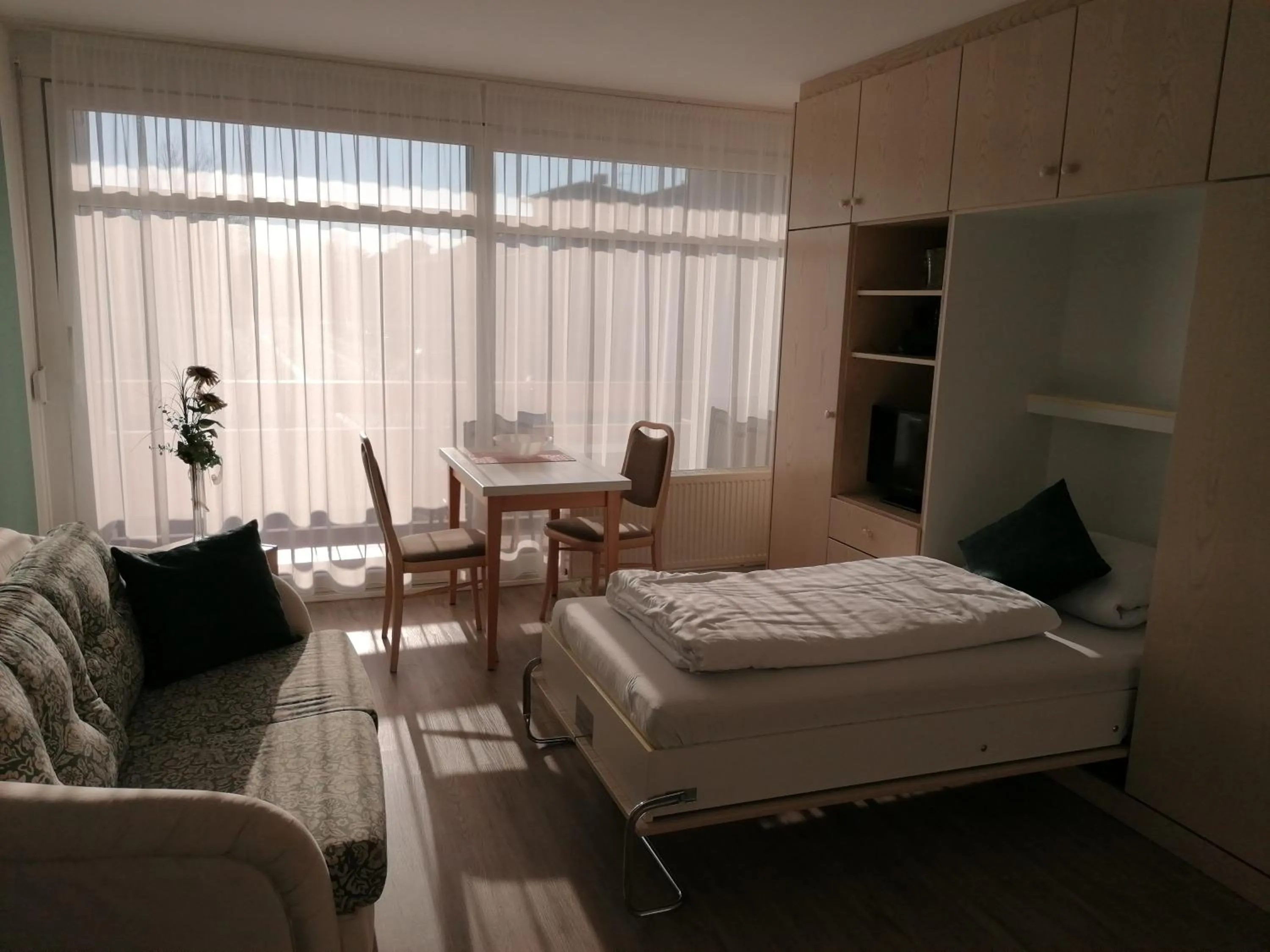 Photo of the whole room, Bed in Appartementhaus Nürnberg