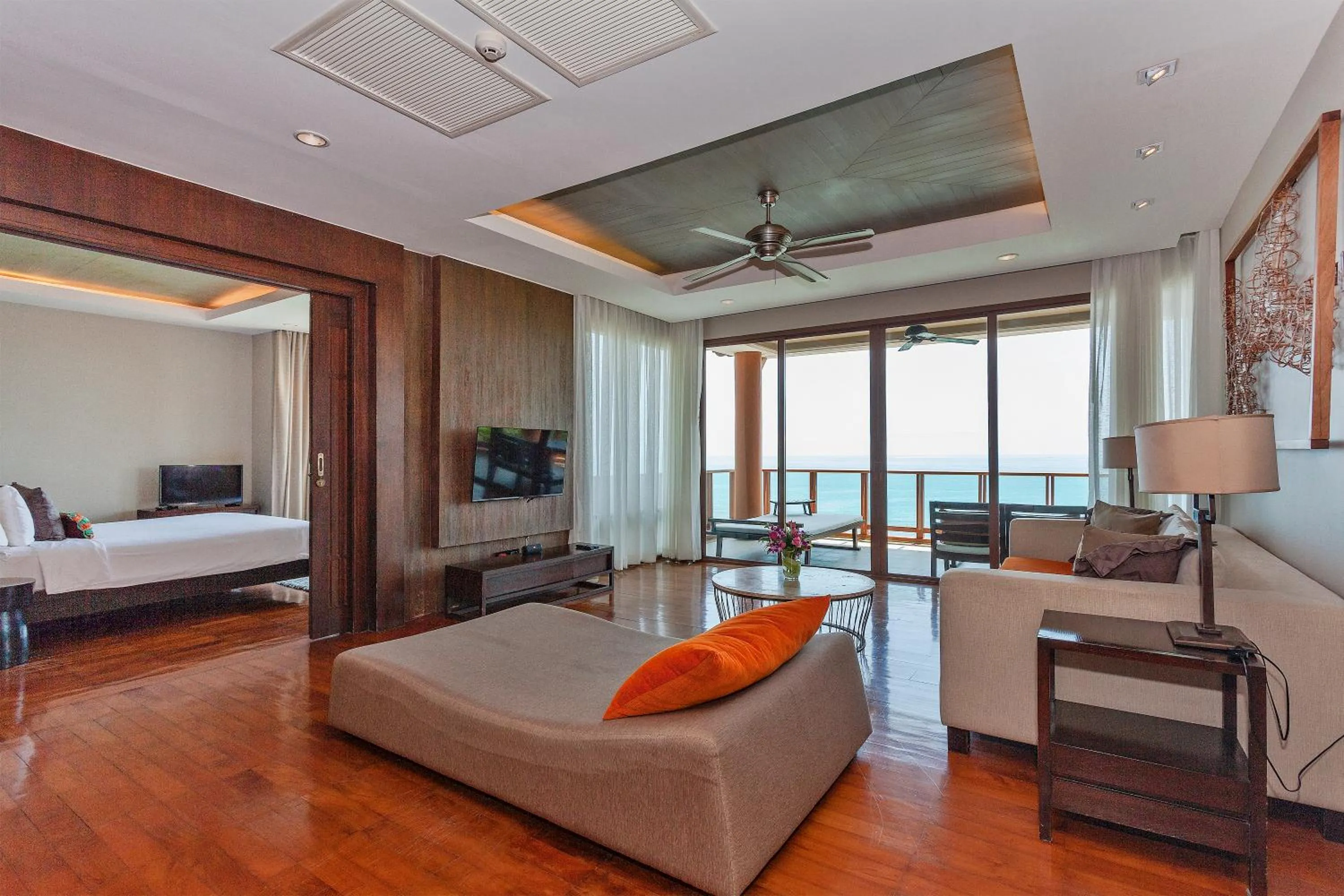 Communal lounge/ TV room in ShaSa Resort - Luxury Beachfront Suites