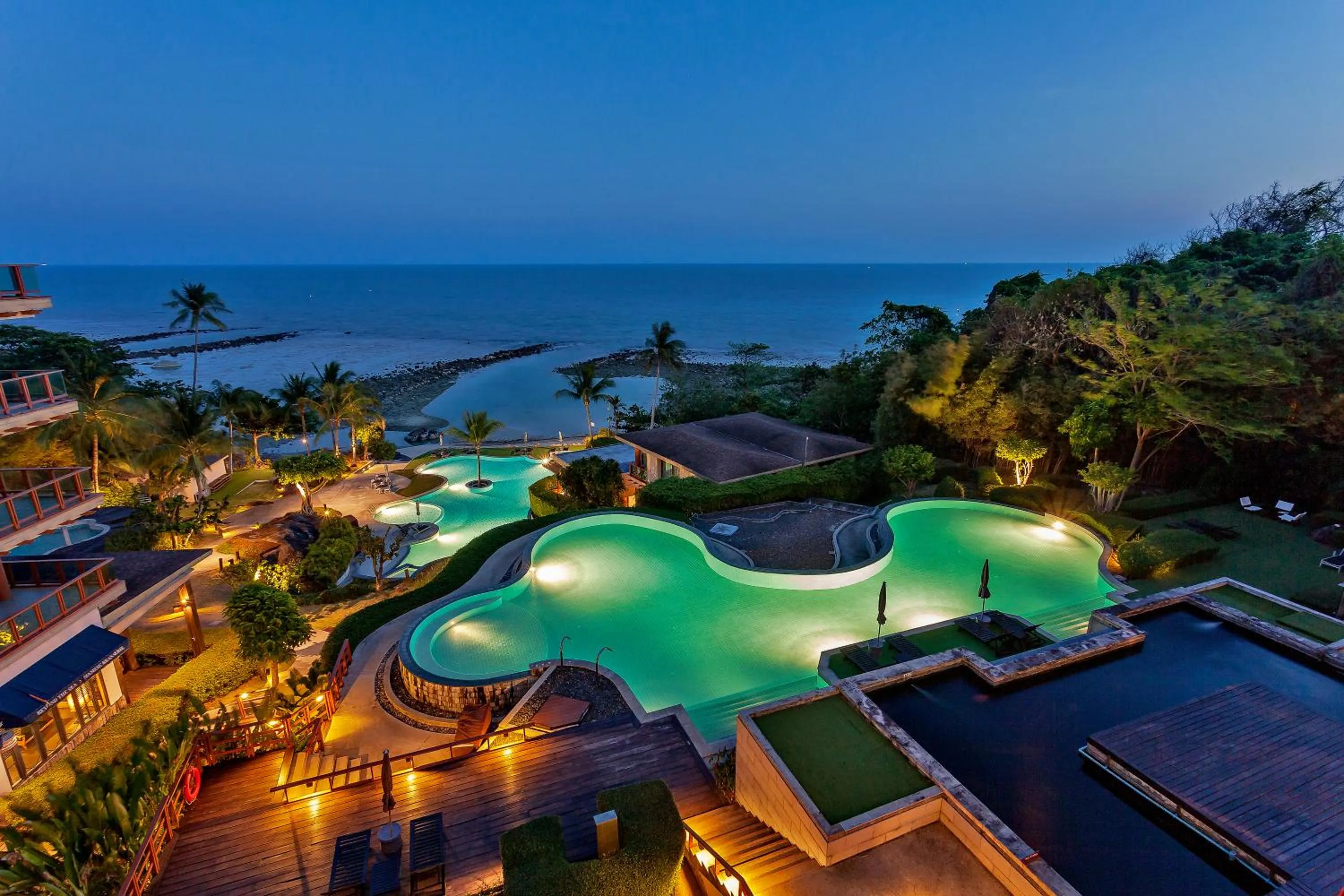 Night in ShaSa Resort - Luxury Beachfront Suites