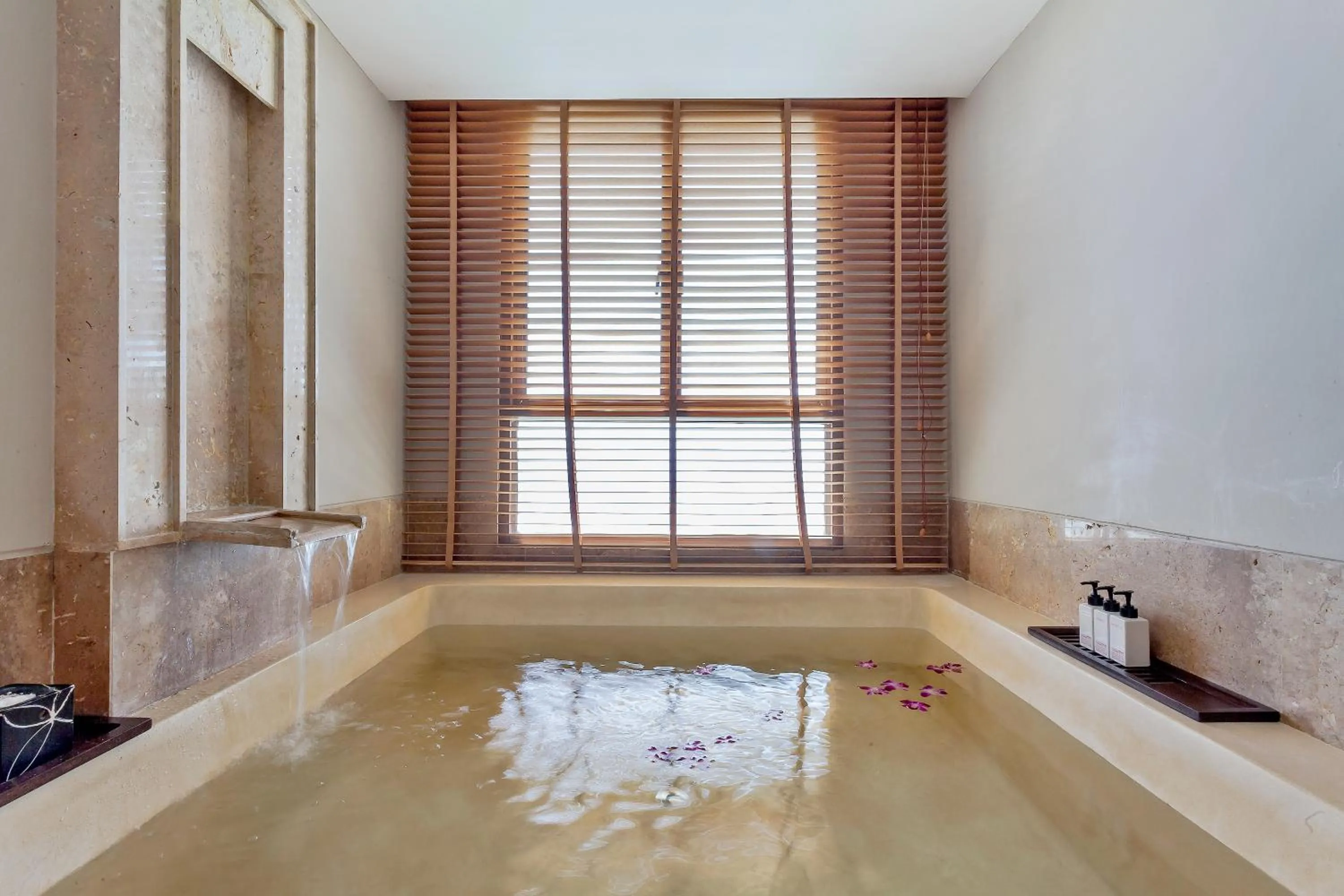 Bath in ShaSa Resort - Luxury Beachfront Suites