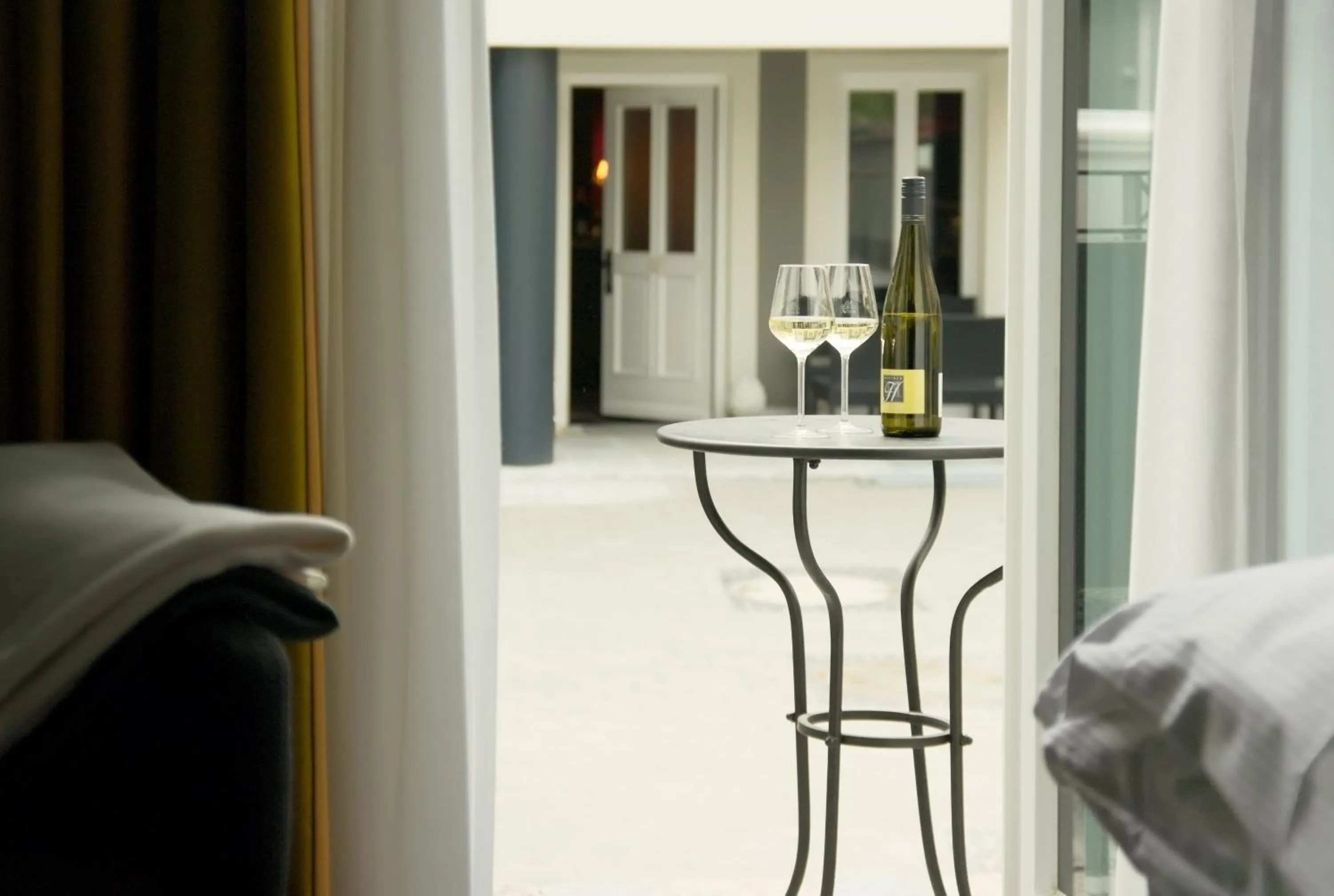 Balcony/Terrace, Bed in Hotel im Hof