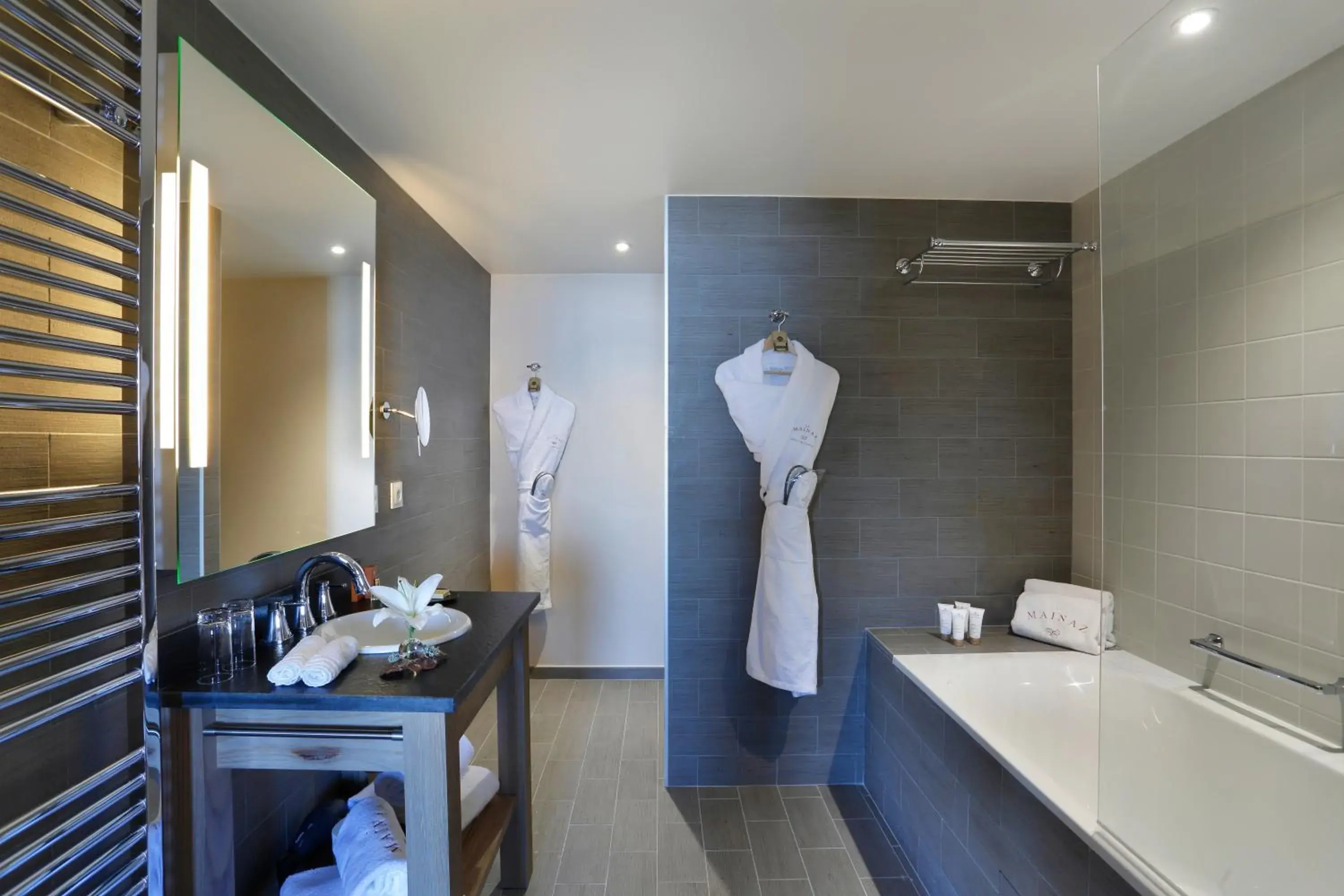 Bathroom in La Mainaz Hôtel Restaurant Genève - Gex - Mijoux Bathroom in La Mainaz Hôtel Restaurant Genève - Gex - Mijoux