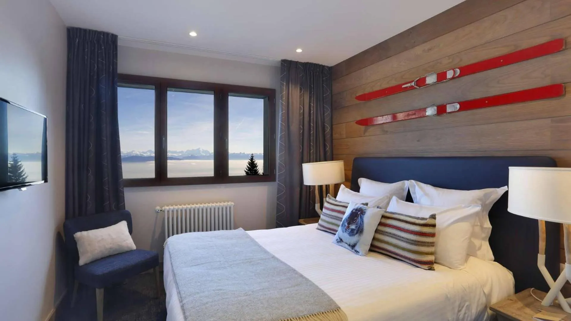 Bedroom, Bed in La Mainaz Hôtel Restaurant Genève - Gex - Mijoux