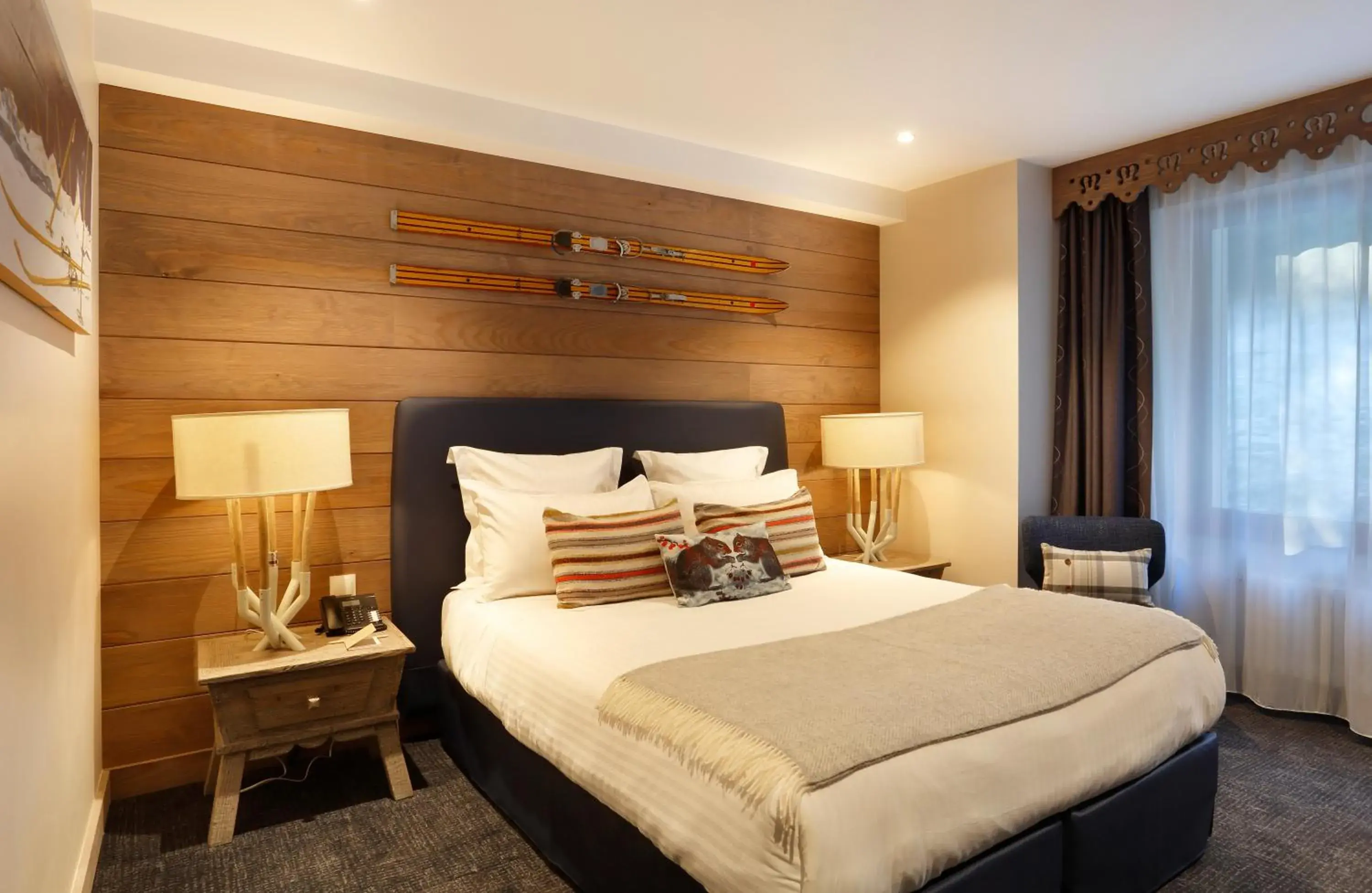 Bedroom, Bed in La Mainaz Hôtel Restaurant Genève - Gex - Mijoux Bedroom, Bed in La Mainaz Hôtel Restaurant Genève - Gex - Mijoux