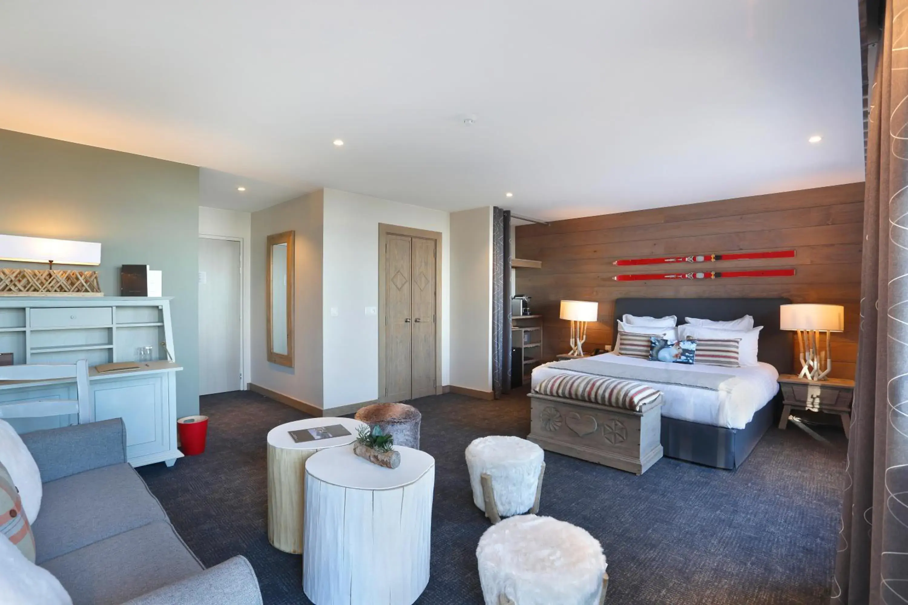 Two-Bedroom Apartment in La Mainaz Hôtel Restaurant Genève - Gex - Mijoux Two-Bedroom Apartment in La Mainaz Hôtel Restaurant Genève - Gex - Mijoux