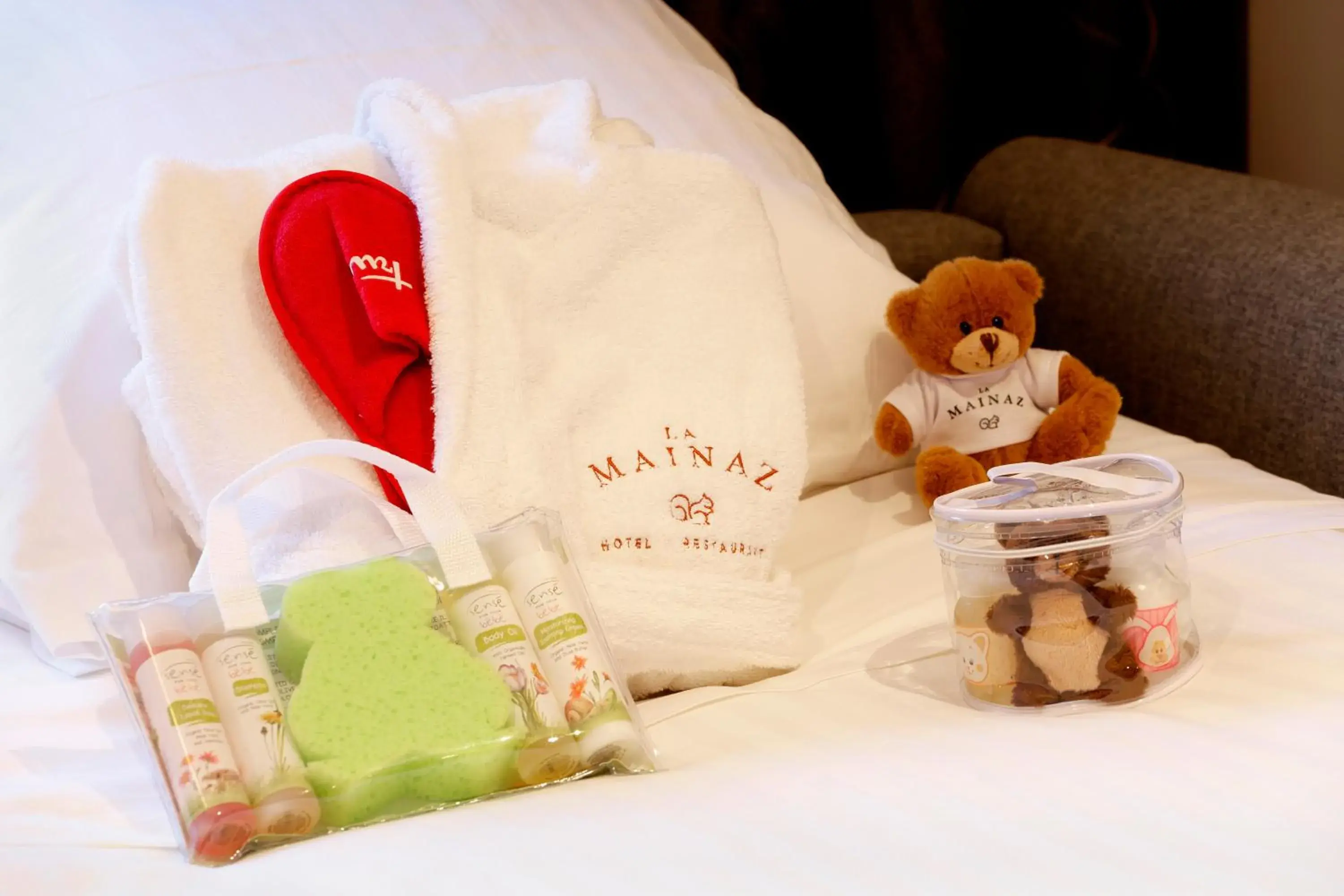 cot, Bed in La Mainaz Hôtel Restaurant Genève - Gex - Mijoux cot, Bed in La Mainaz Hôtel Restaurant Genève - Gex - Mijoux