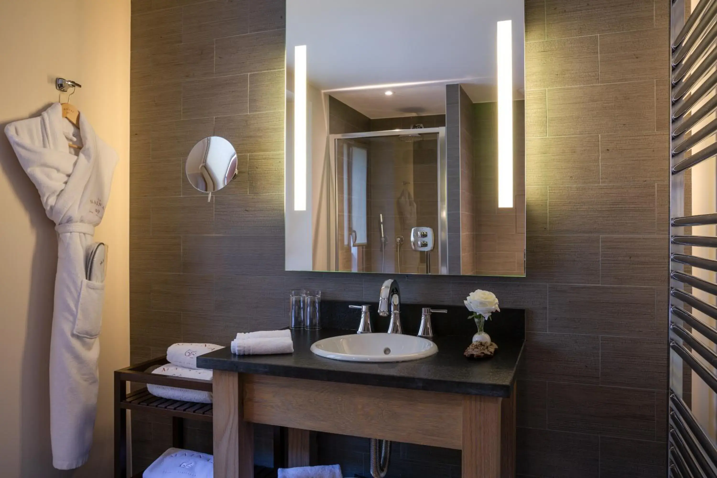 Double Room with Balcony in La Mainaz Hôtel Restaurant Genève - Gex - Mijoux Double Room with Balcony in La Mainaz Hôtel Restaurant Genève - Gex - Mijoux