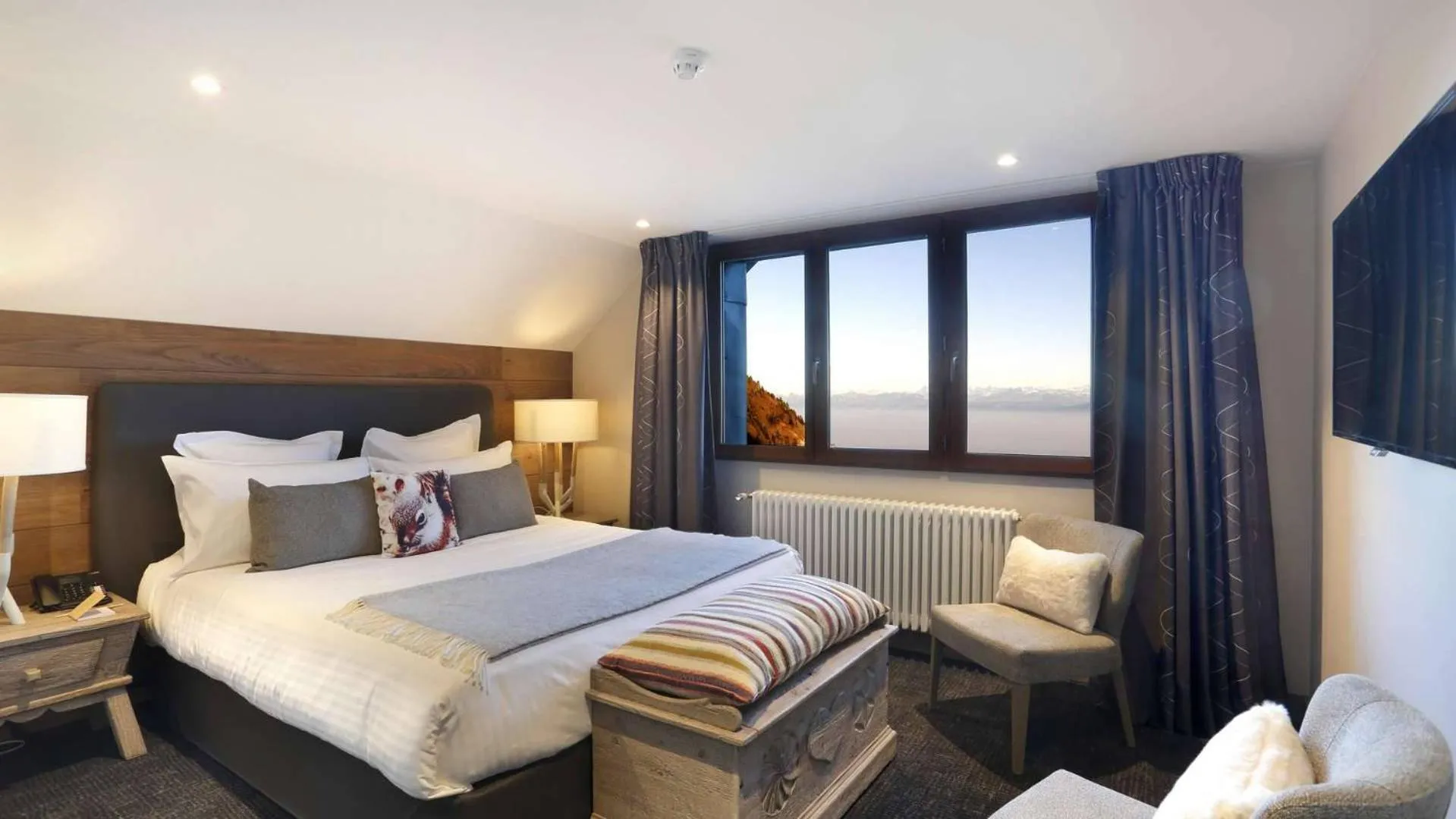 Bedroom, Bed in La Mainaz Hôtel Restaurant Genève - Gex - Mijoux