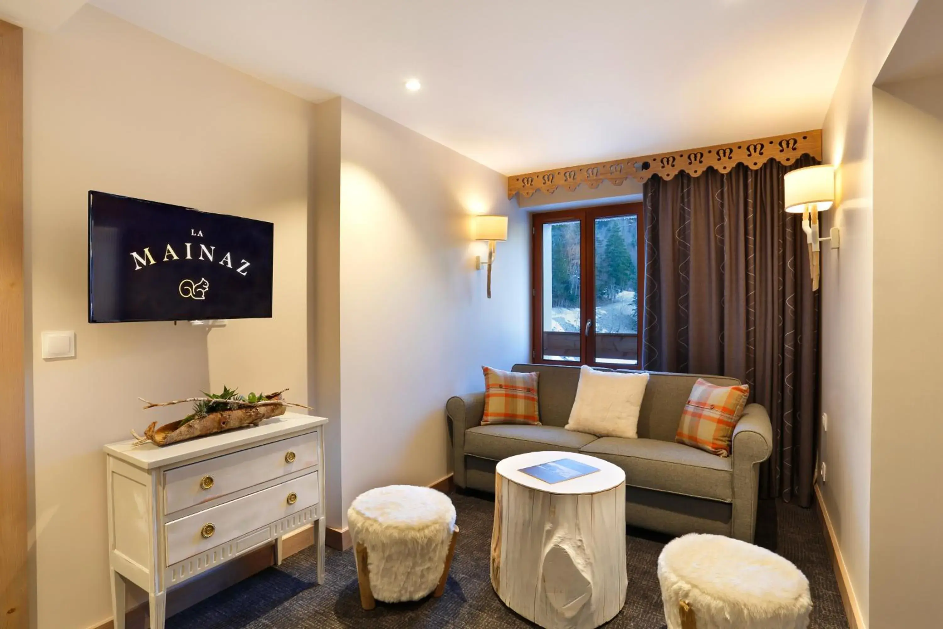Living room in La Mainaz Hôtel Restaurant Genève - Gex - Mijoux Living room in La Mainaz Hôtel Restaurant Genève - Gex - Mijoux