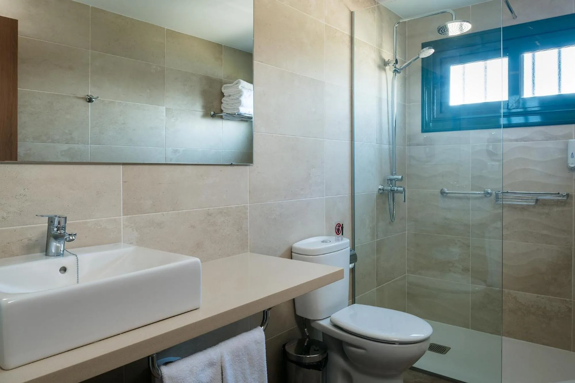 Bathroom in Apartamentos Villa Canaima
