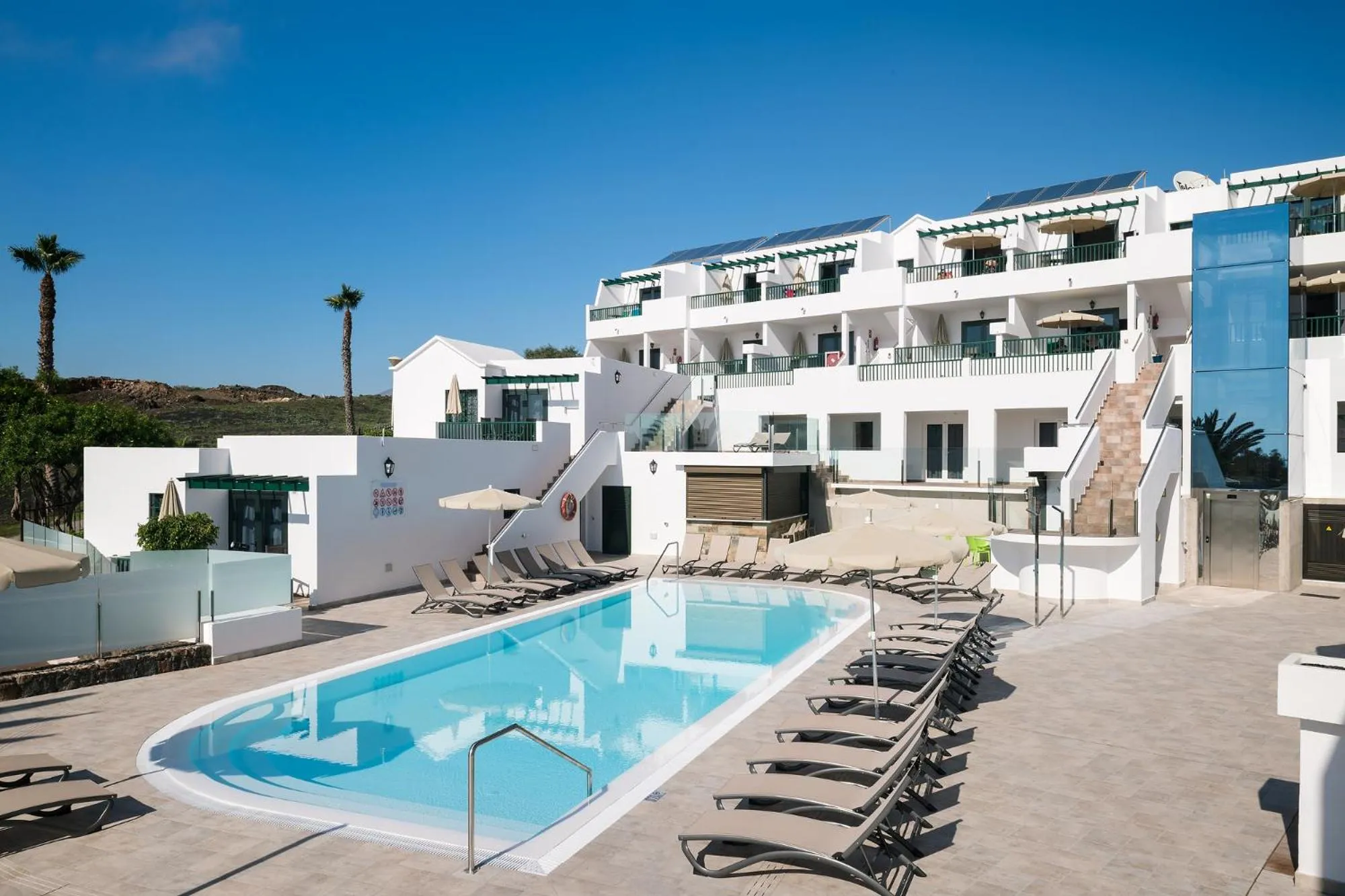Swimming pool in Apartamentos Villa Canaima