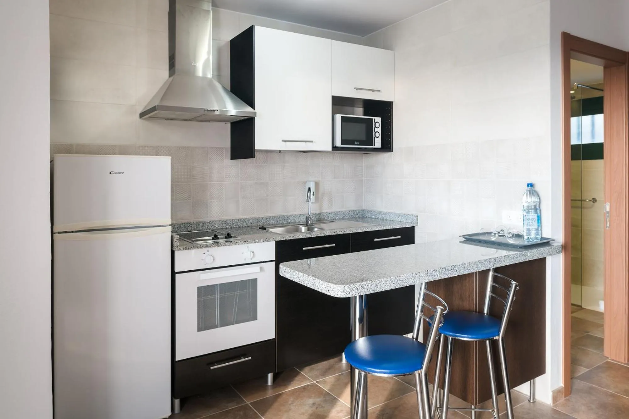 Kitchen or kitchenette in Apartamentos Villa Canaima