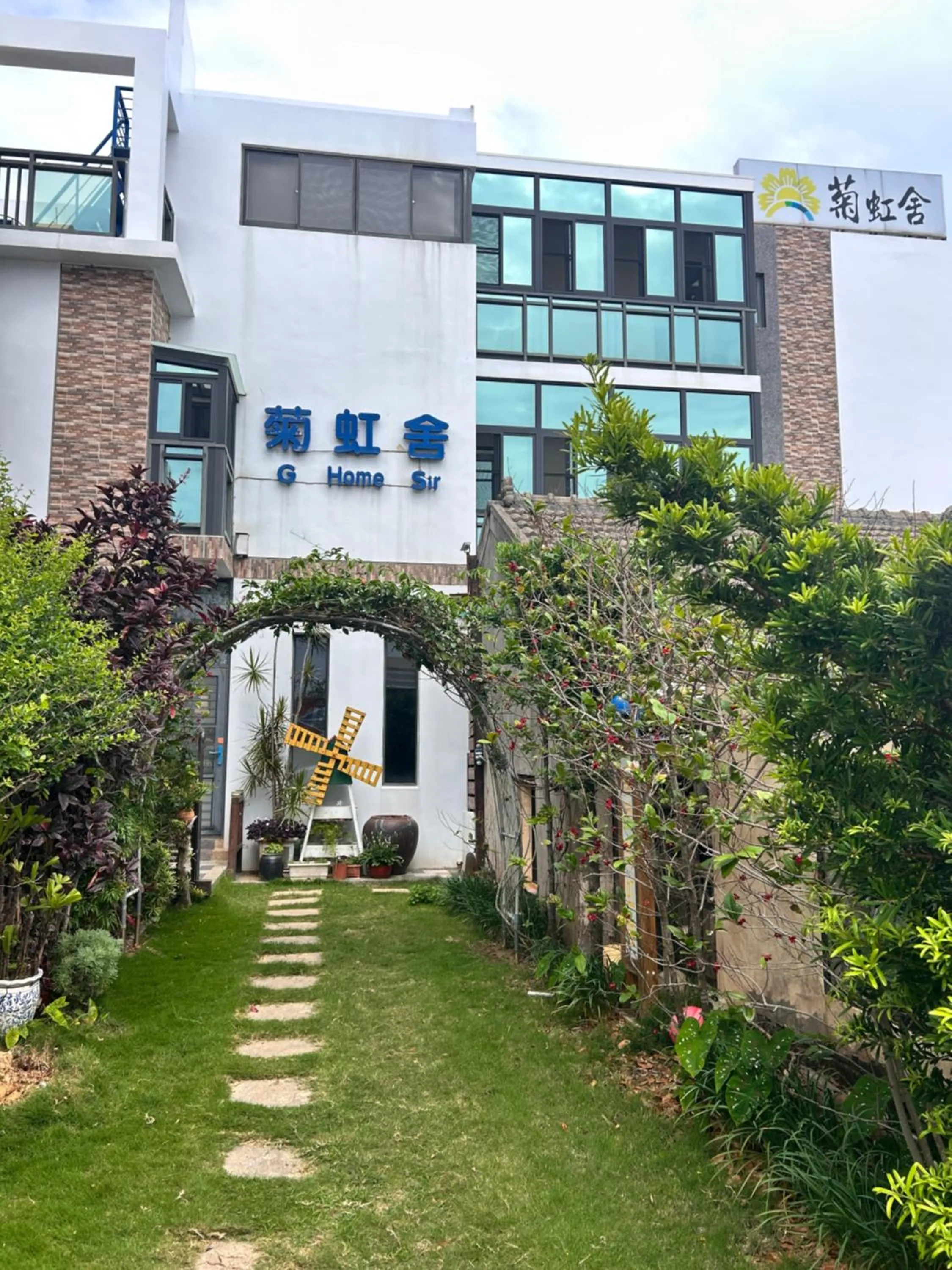 Property building in G Home Sir B&B