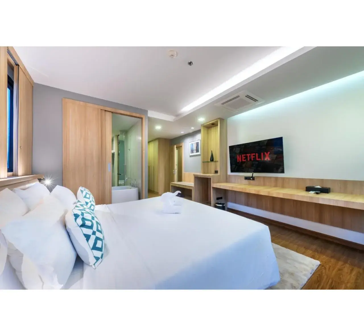 TV and multimedia, Bed in PLAAI Prime Hotel Rayong SHA Extra Plus TV and multimedia, Bed in PLAAI Prime Hotel Rayong SHA Extra Plus
