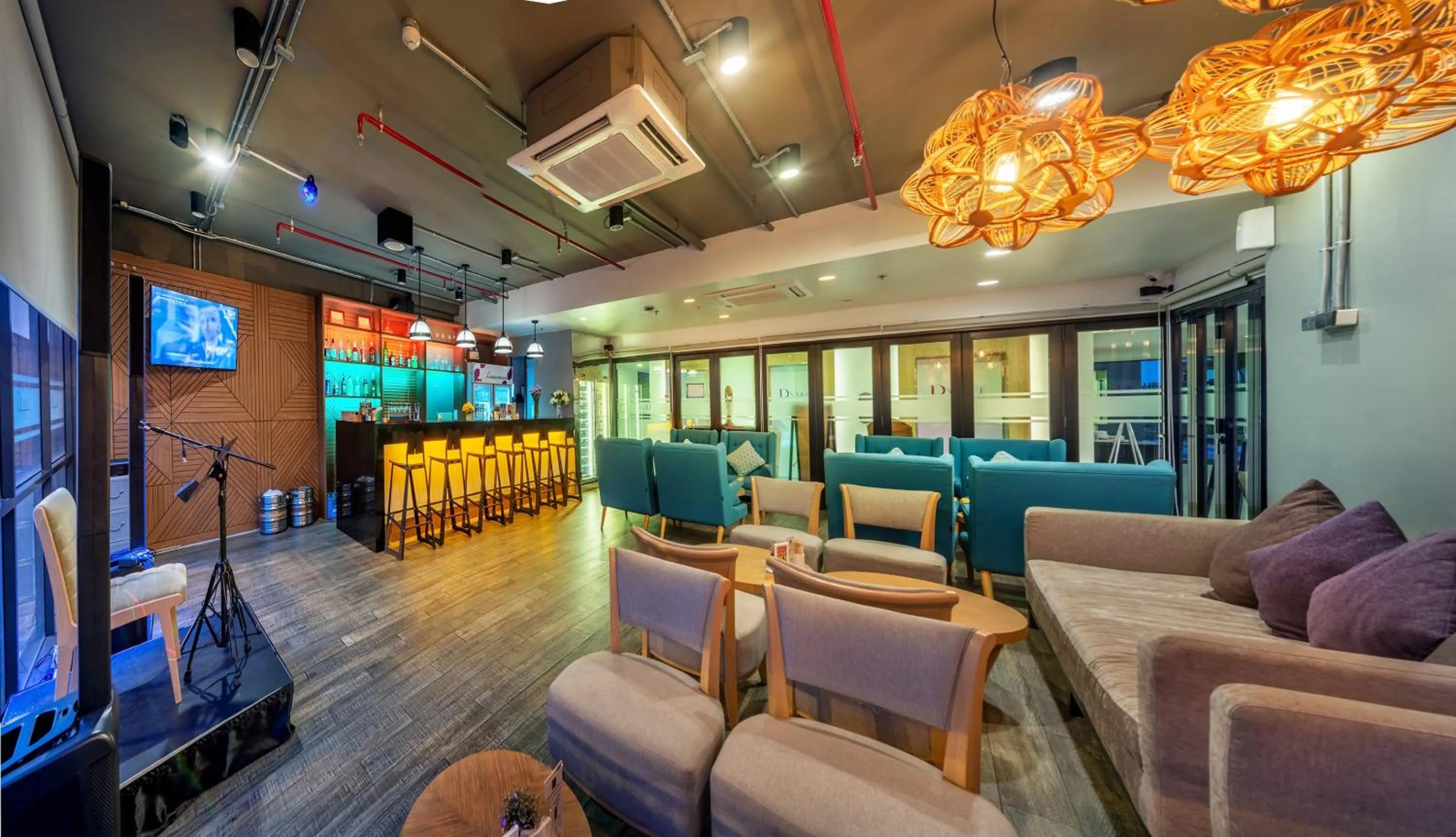 Lounge or bar in PLAAI Prime Hotel Rayong SHA Extra Plus