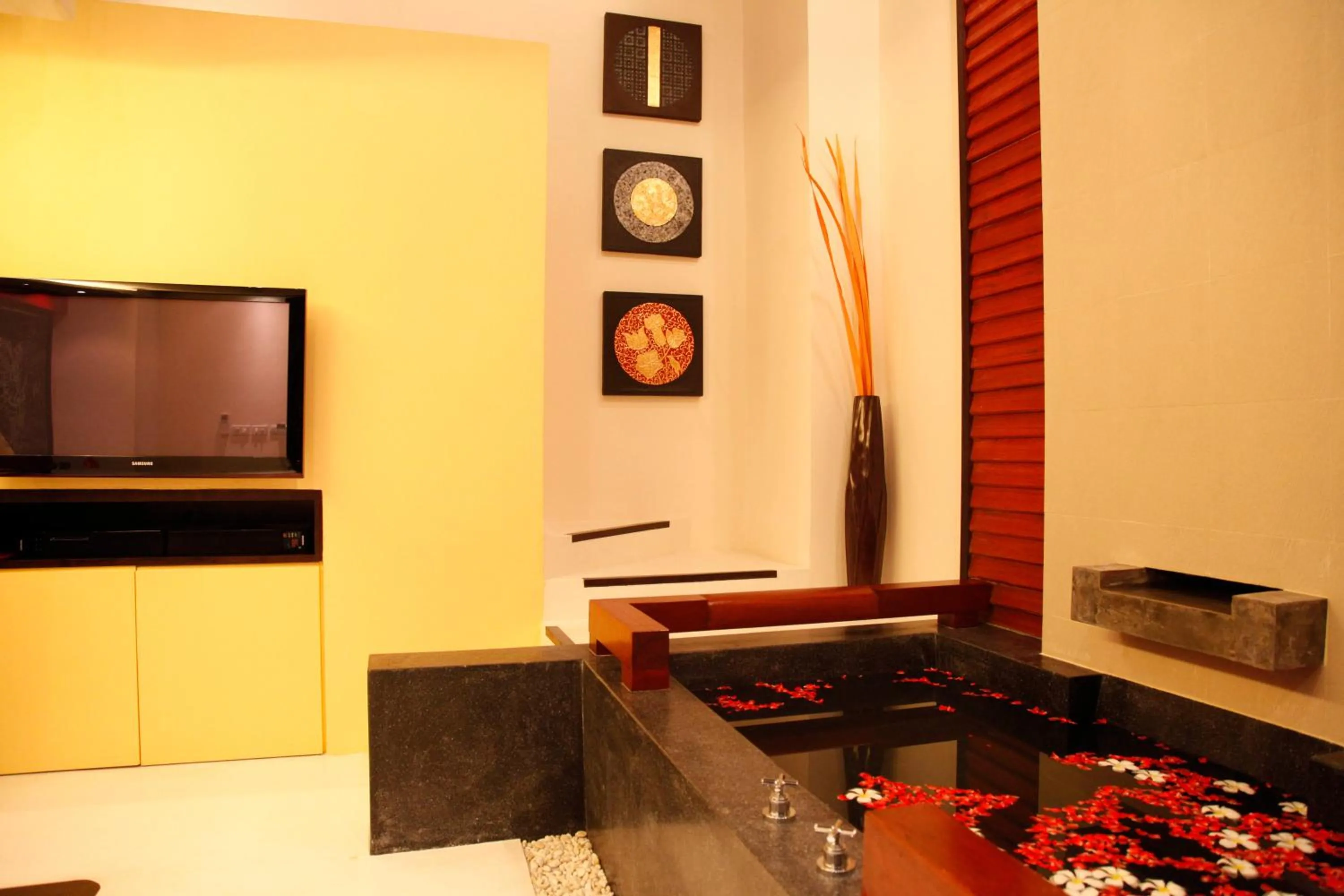 TV and multimedia in Kirikayan Boutique Resort - SHA Extra Plus