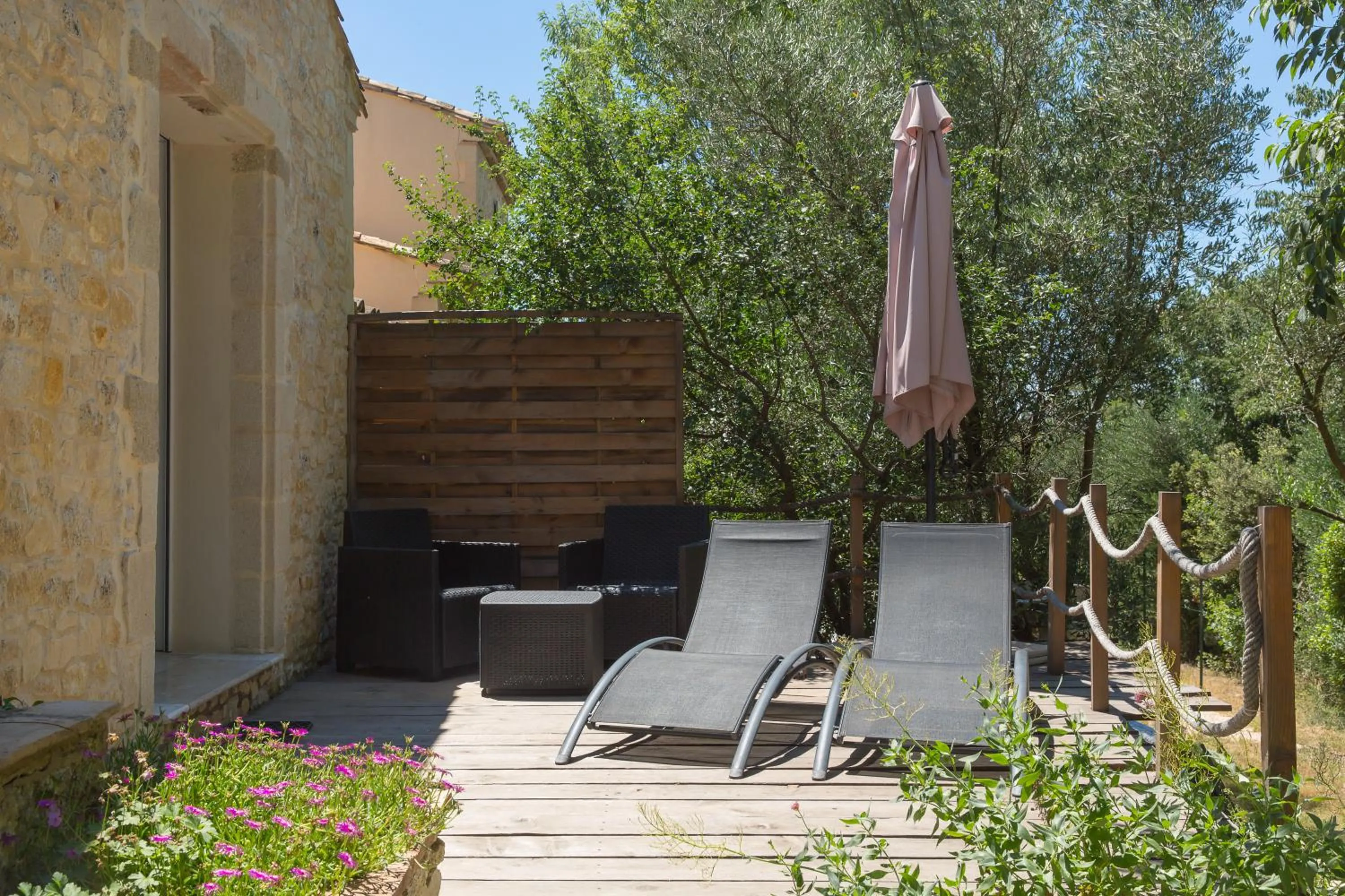Patio in Le Mas des Alexandrins
